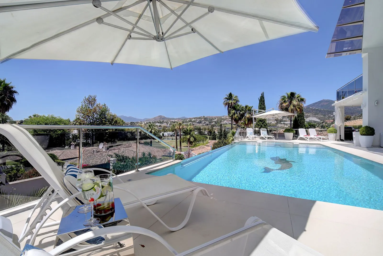 Comprar villa en Nueva Andalucia