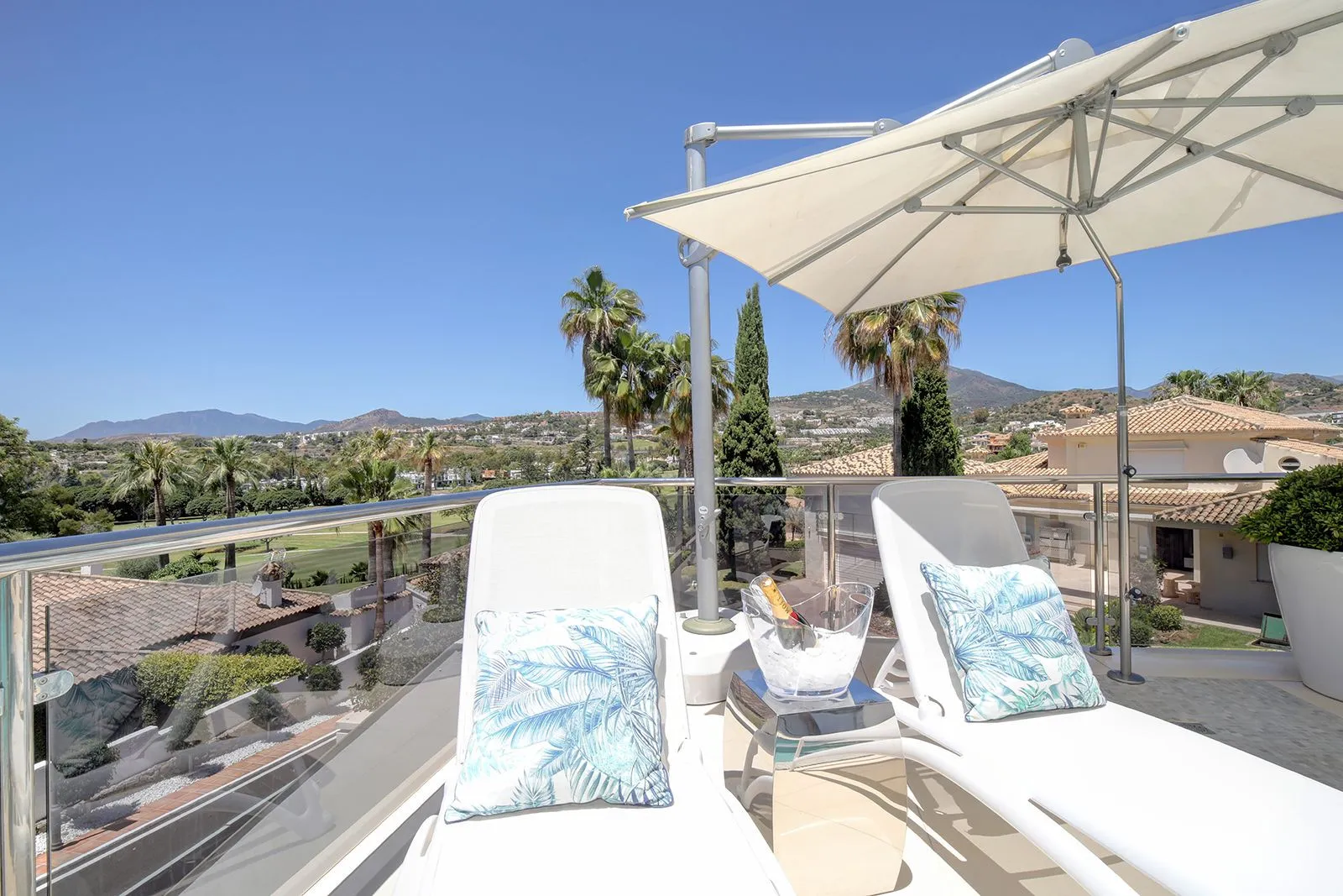 Comprar villa en Nueva Andalucia