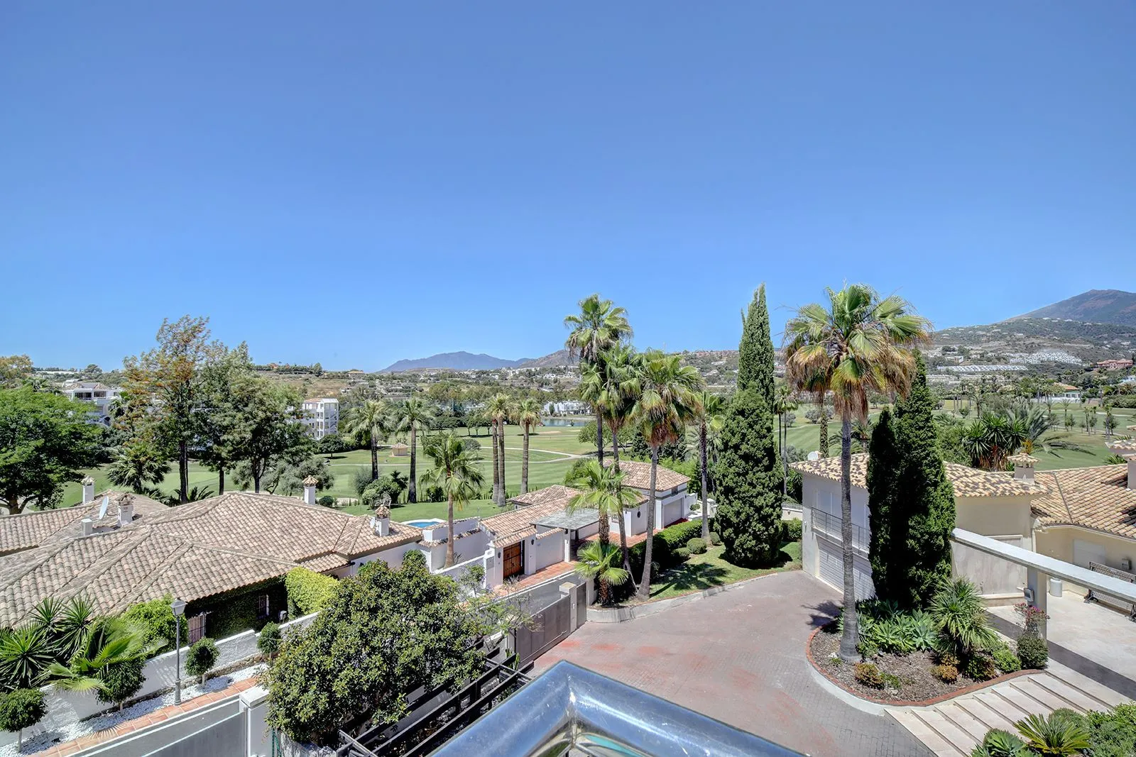 Comprar villa en Nueva Andalucia