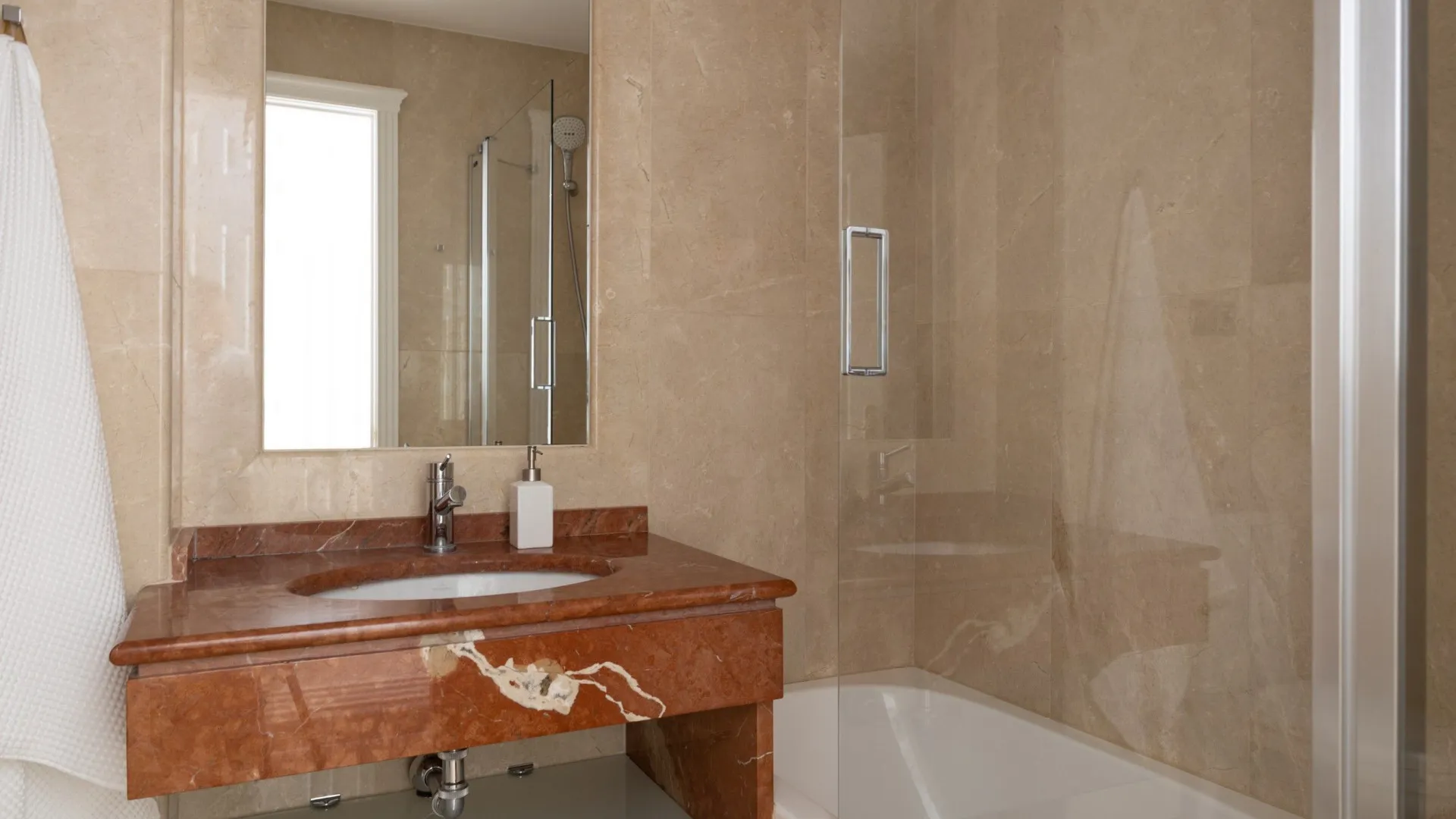 Se vende apartamento en Condado de Sierra Blanca de 2 dormitorios