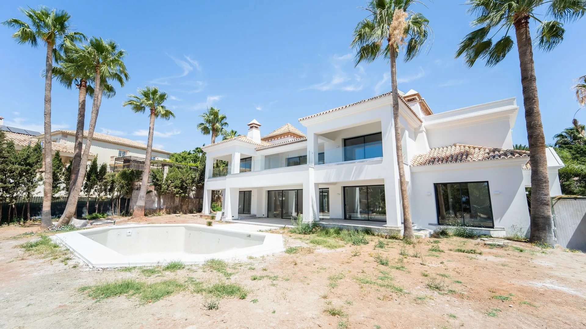 Villa for sale in Sierra Blanca with 6 bedrooms