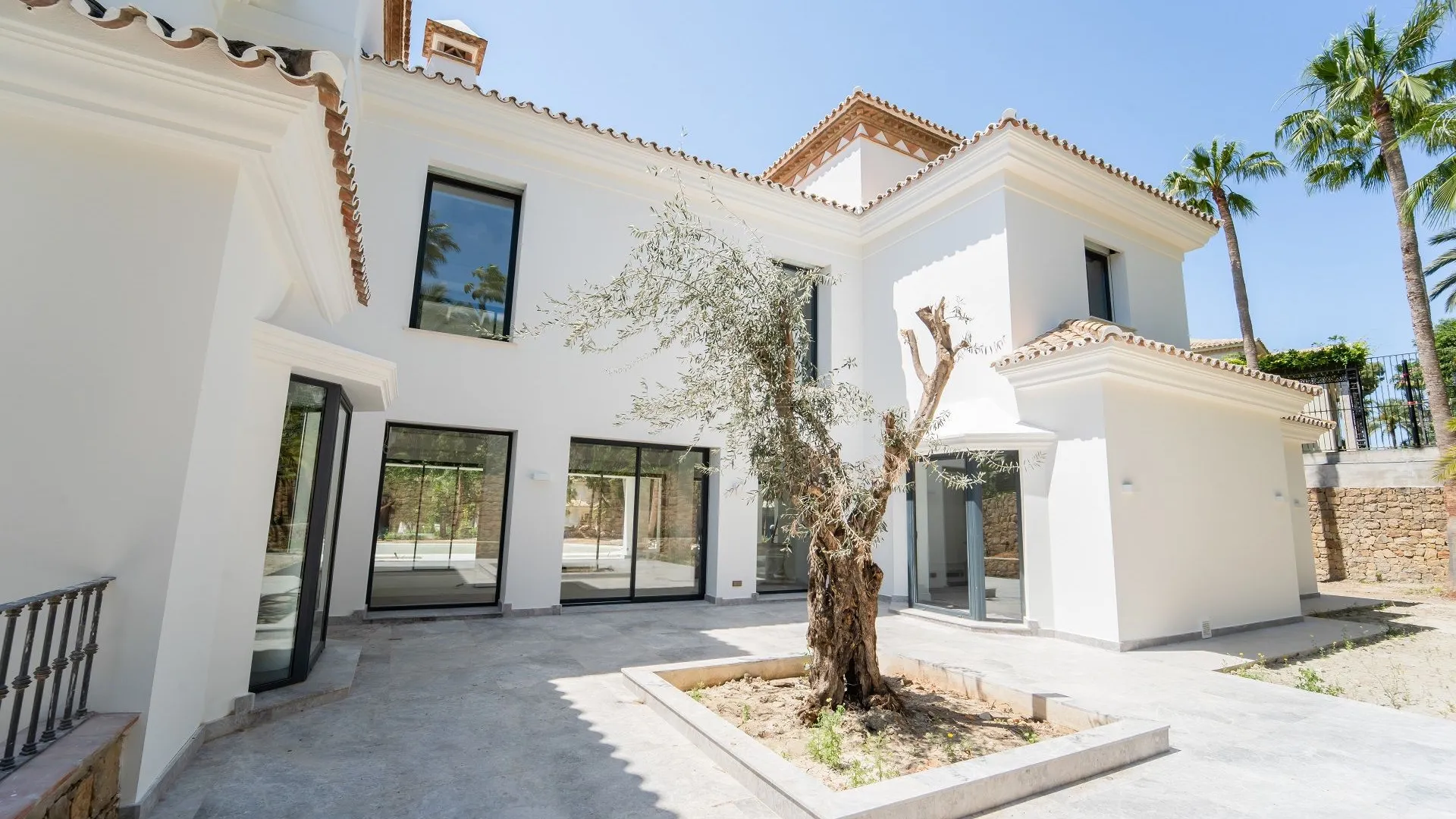 Villa for sale in Sierra Blanca with 6 bedrooms