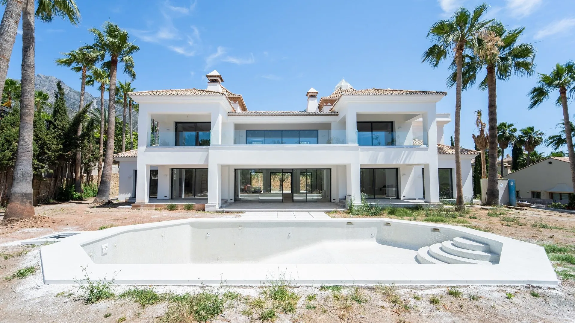 Villa for sale in Sierra Blanca with 6 bedrooms