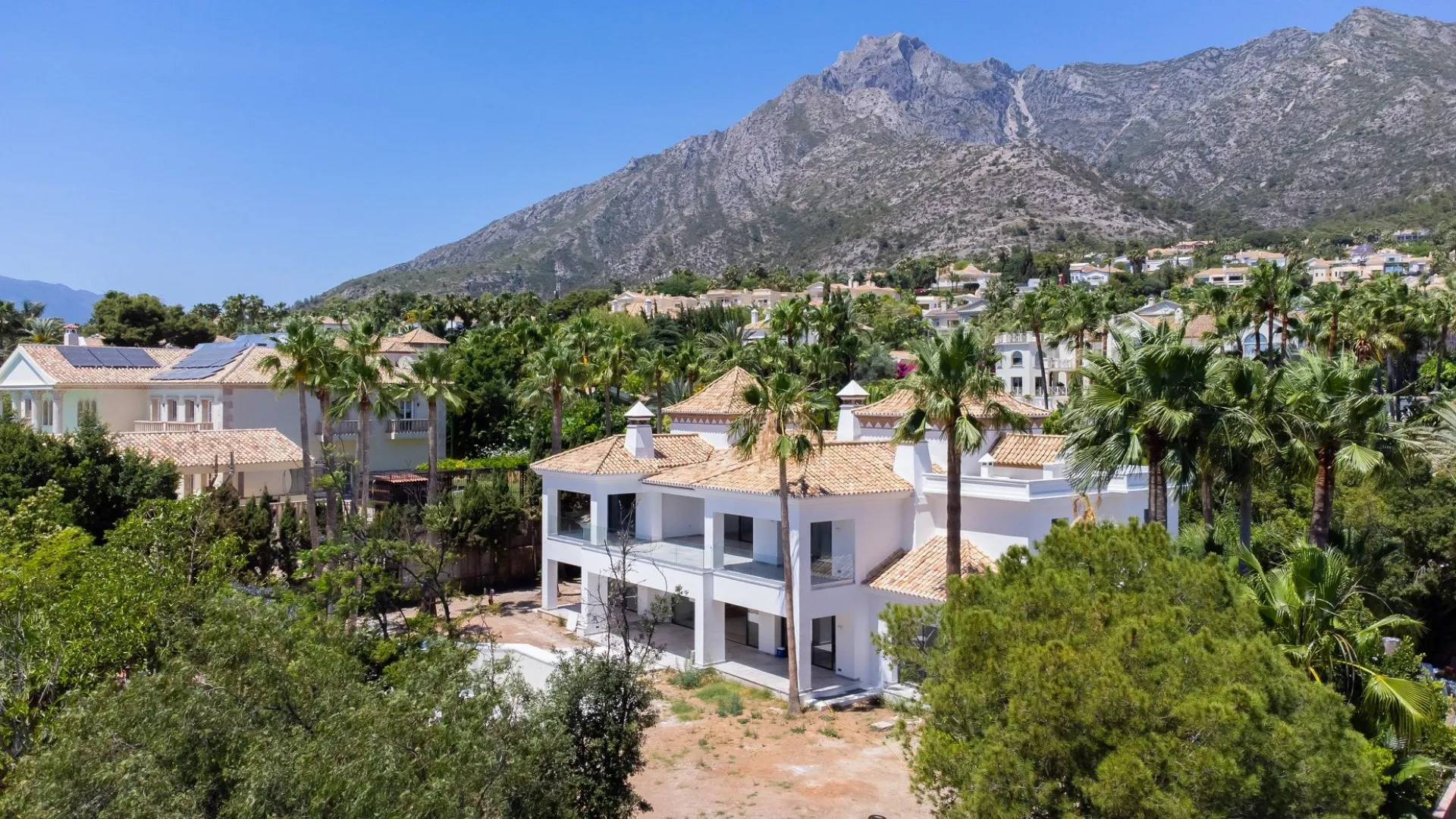 Villa for sale in Sierra Blanca with 6 bedrooms