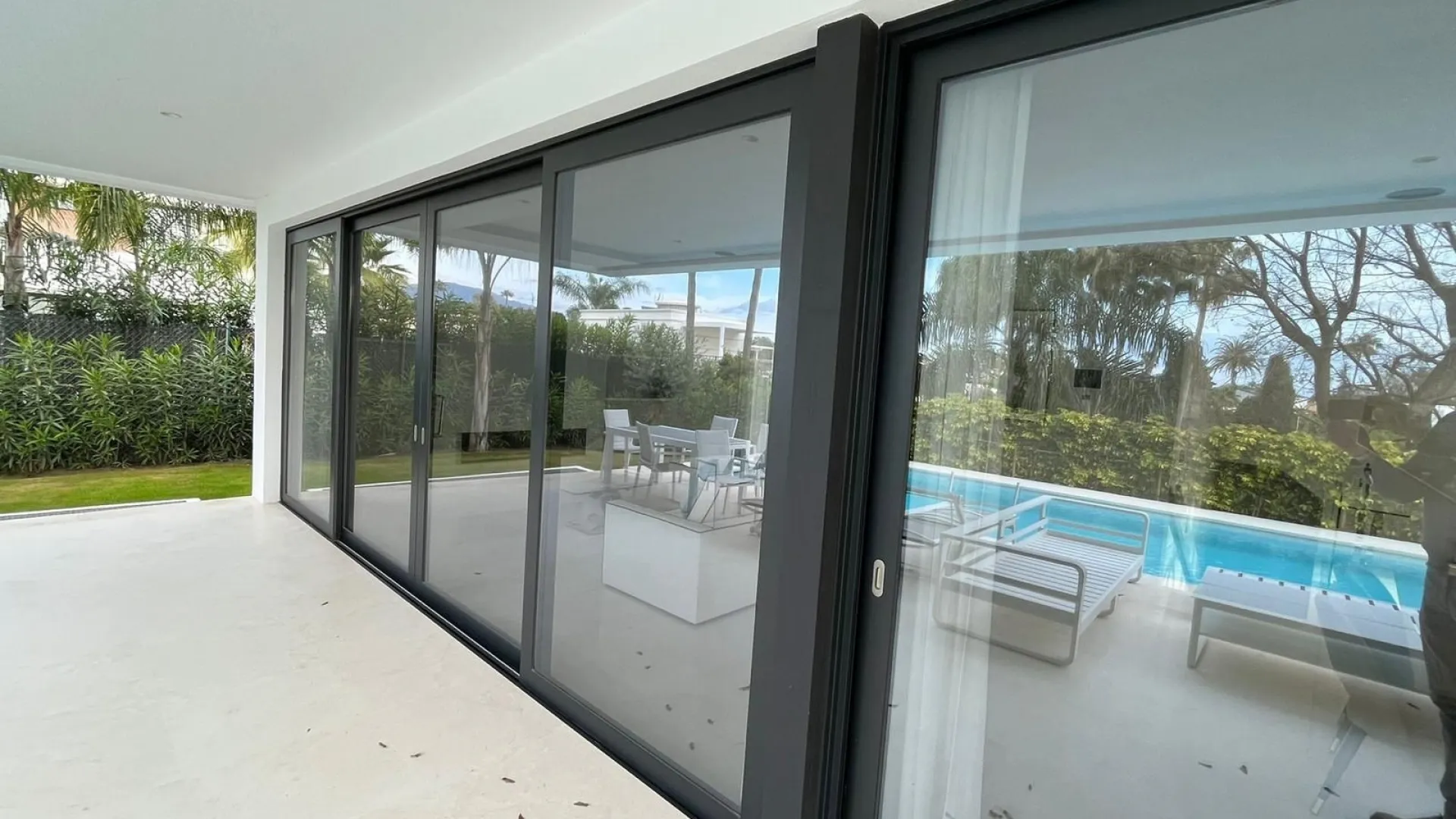 Villa en venta en Estepona con 4 dormitorios