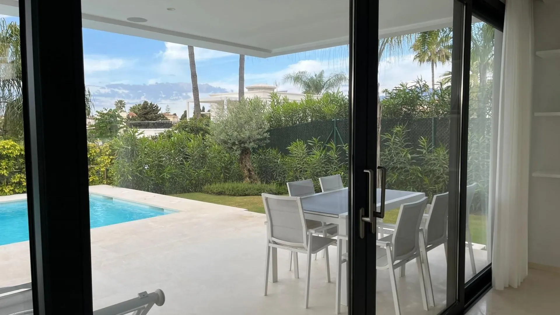 Villa en venta en Estepona con 4 dormitorios