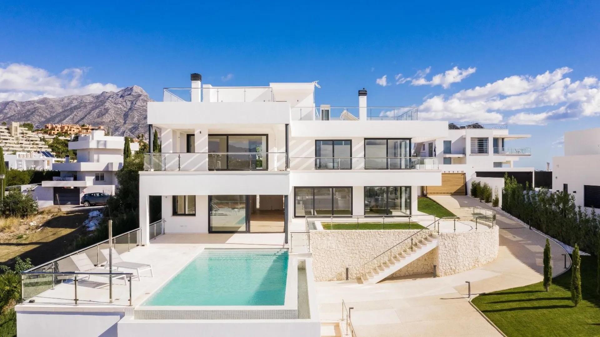 For sale Nueva Andalucia 4 bedrooms house