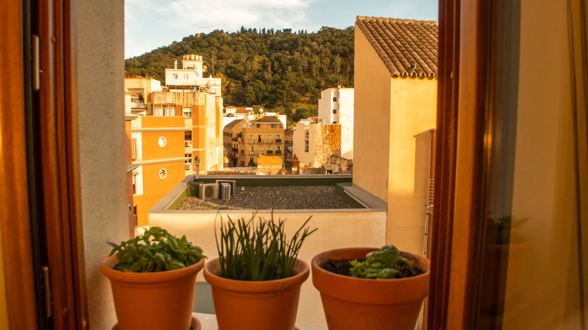 Buy unique building in Malaga with 4 bedrooms