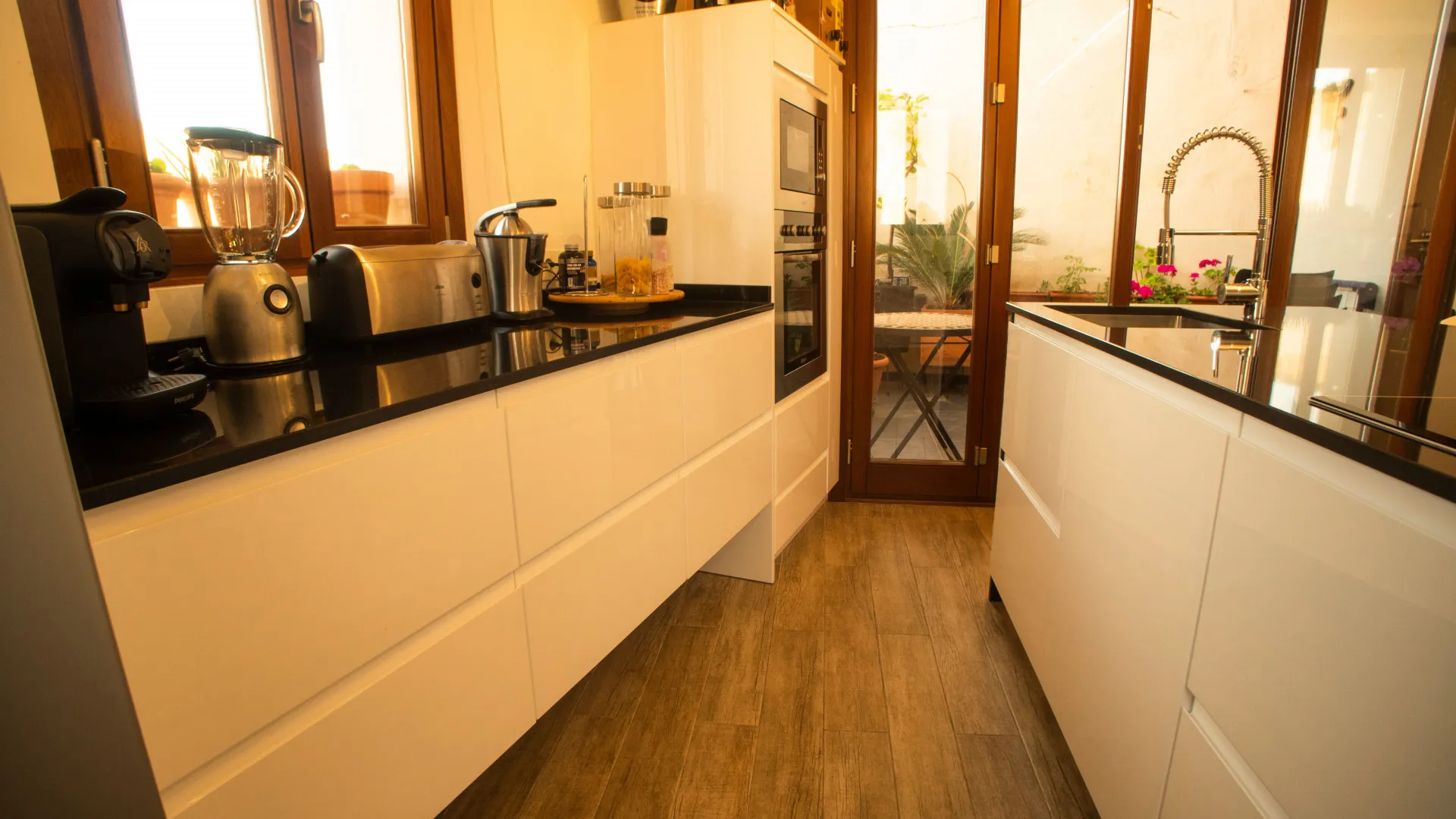 Buy unique building in Malaga with 4 bedrooms