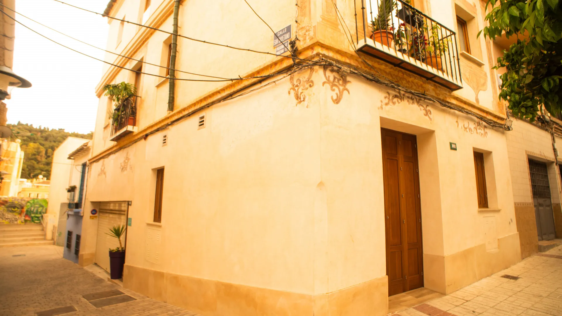 Buy unique building in Malaga with 4 bedrooms