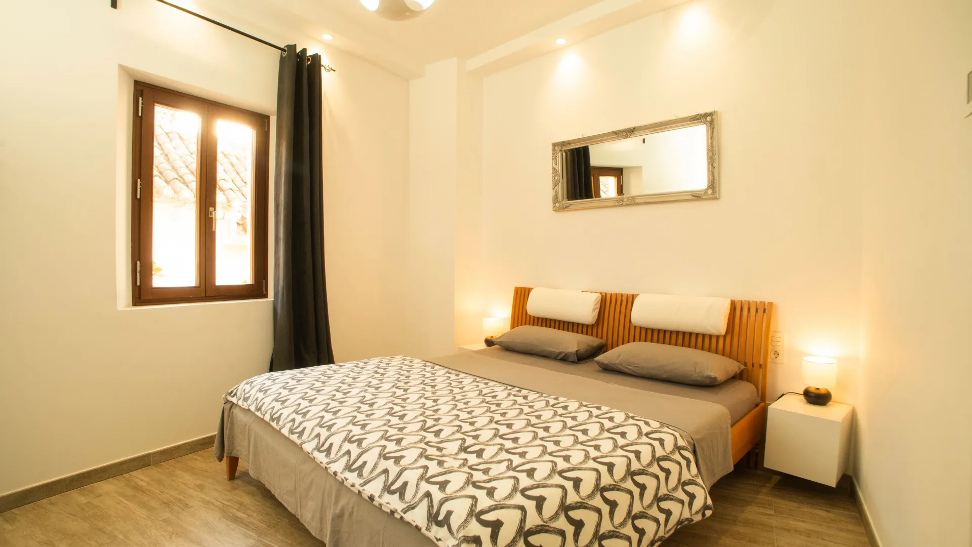 Buy unique building in Malaga with 4 bedrooms