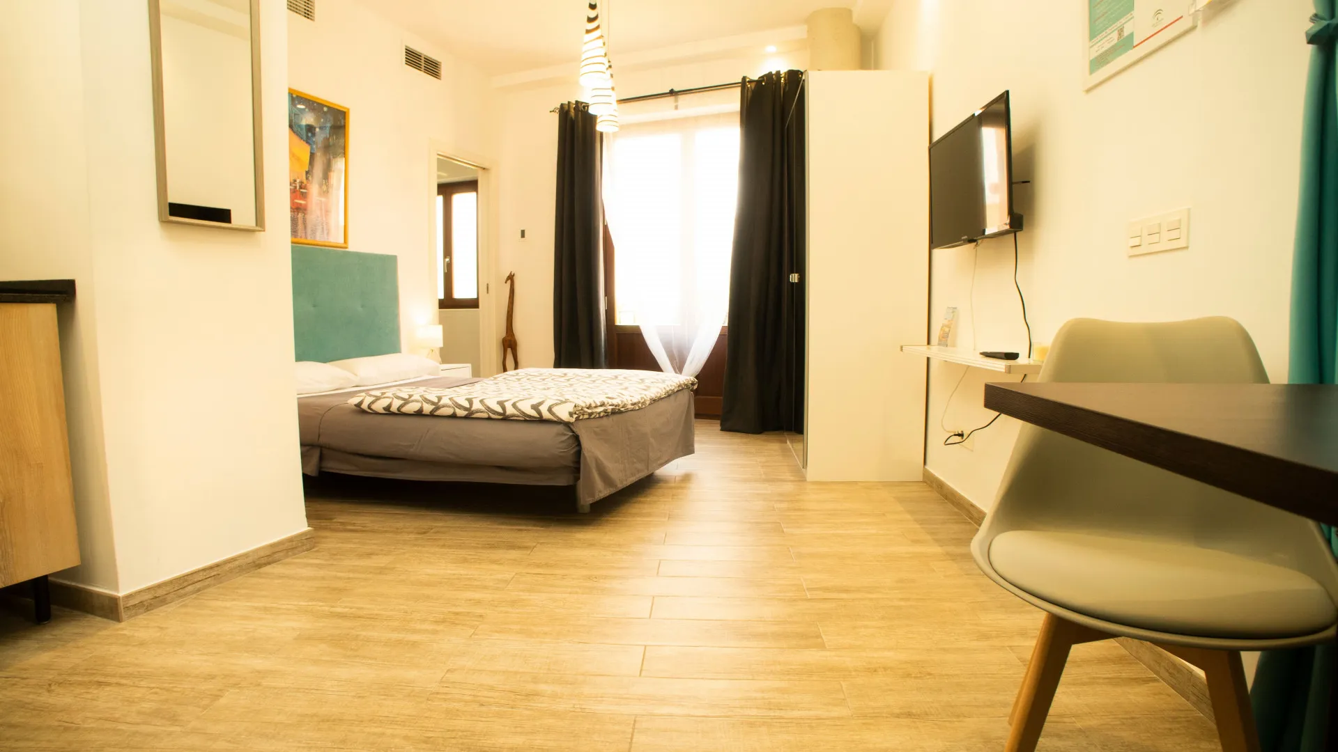 Buy unique building in Malaga with 4 bedrooms