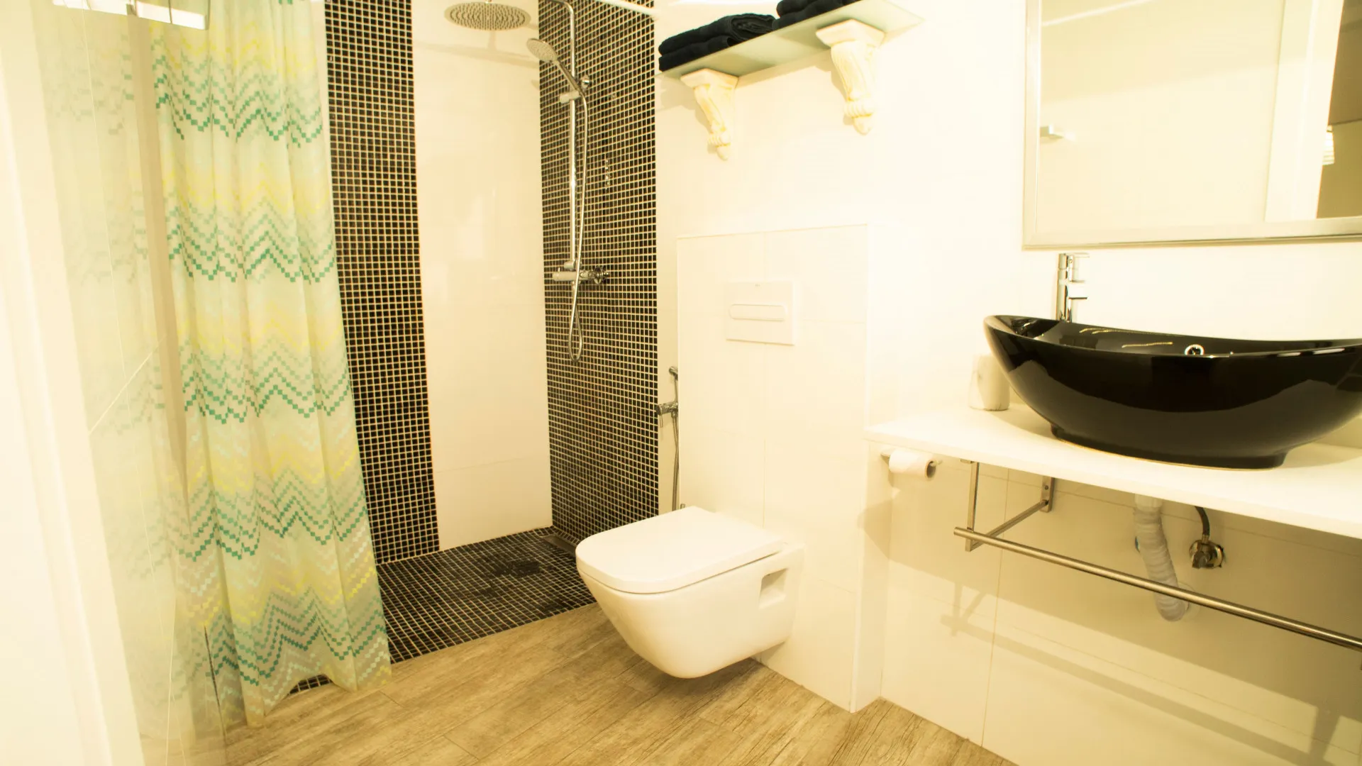 Buy unique building in Malaga with 4 bedrooms