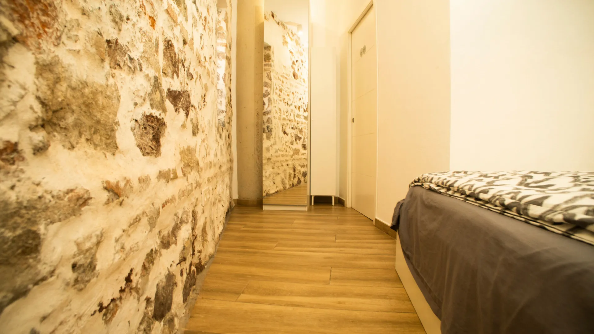 Buy unique building in Malaga with 4 bedrooms