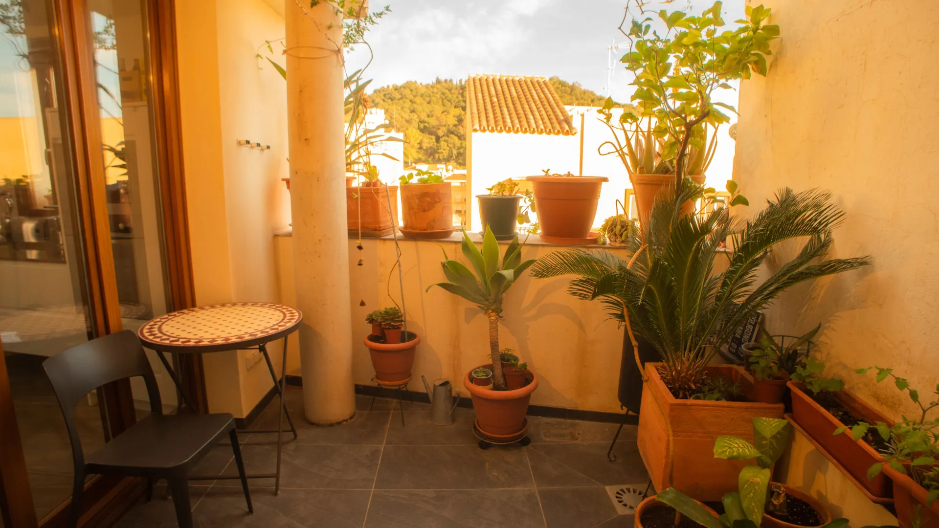 Buy unique building in Malaga with 4 bedrooms