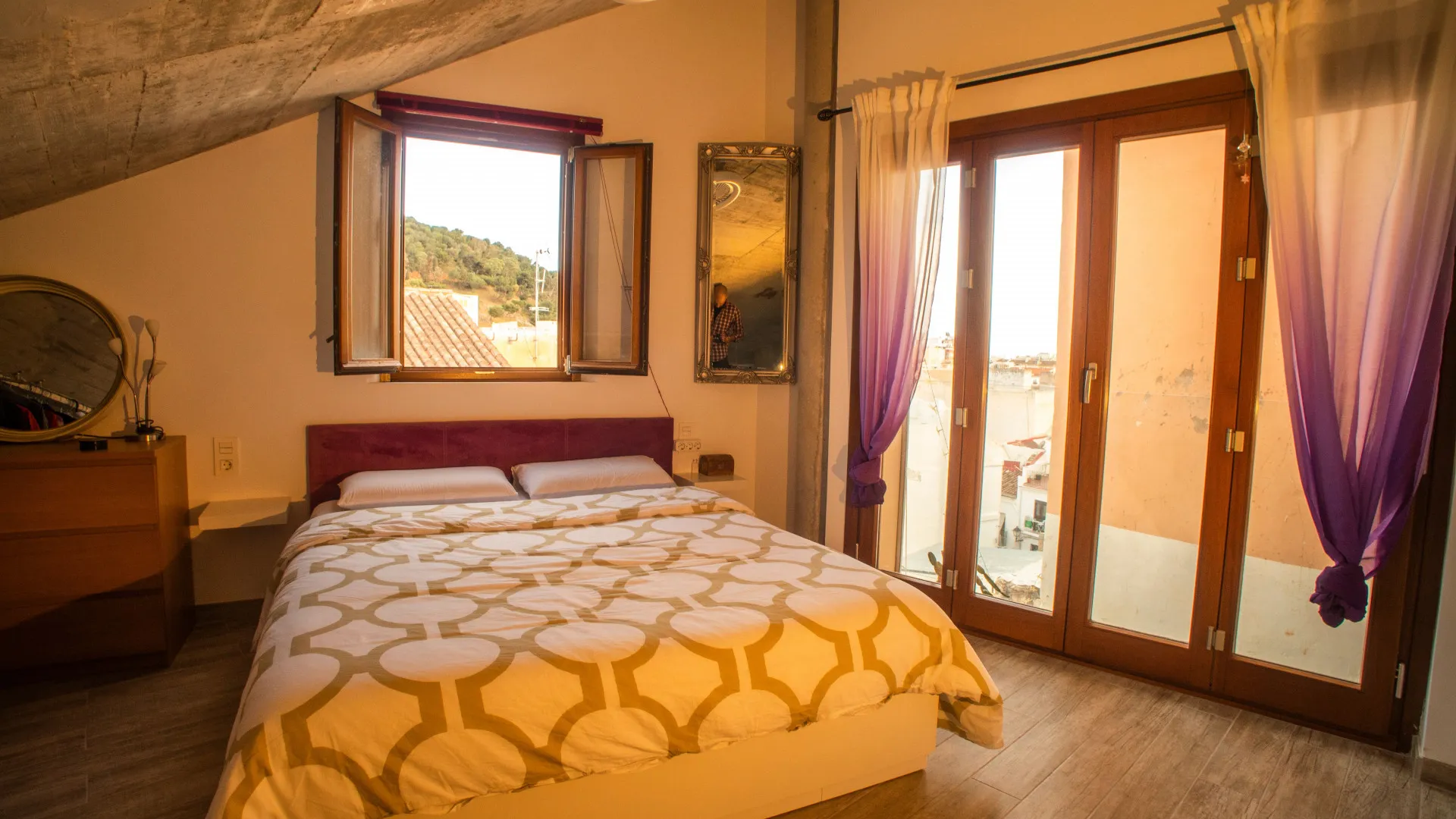 Buy unique building in Malaga with 4 bedrooms