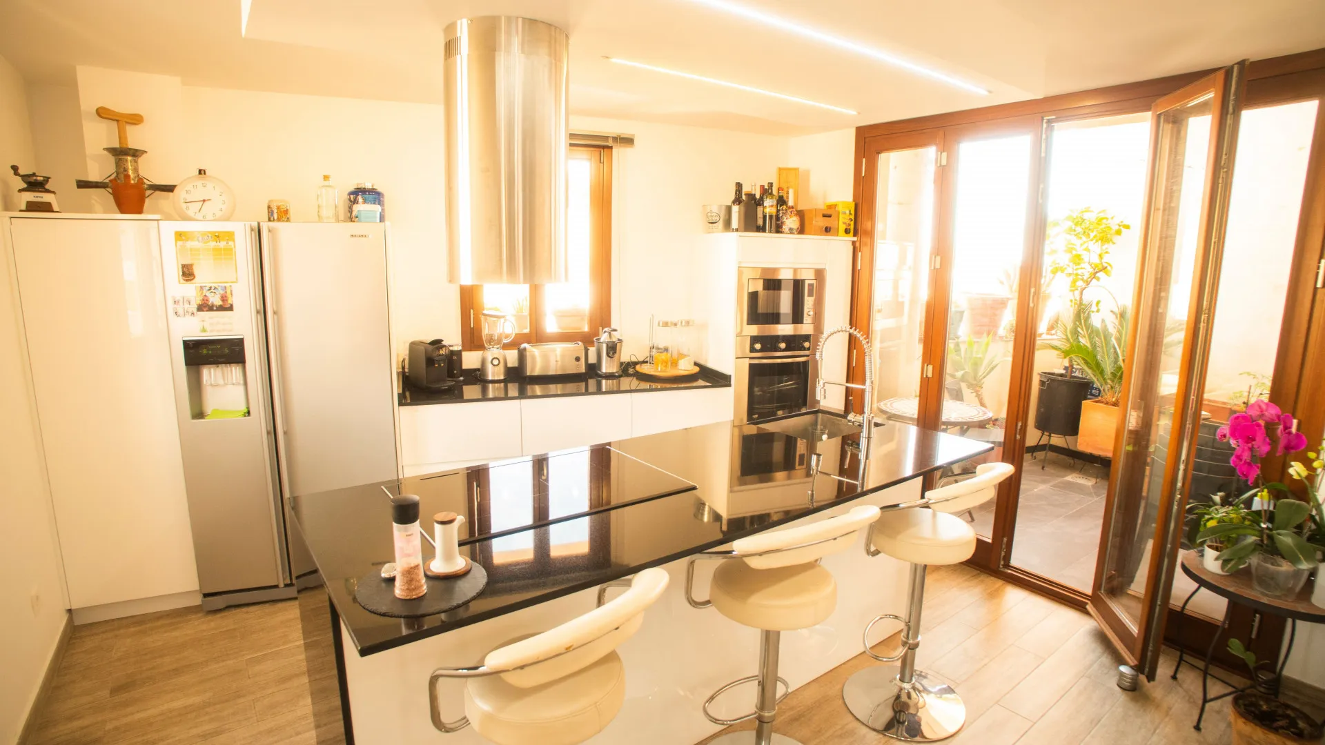 Buy unique building in Malaga with 4 bedrooms