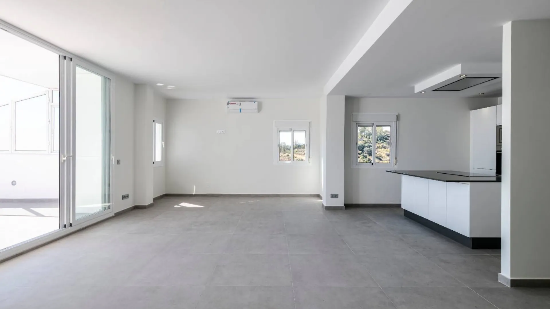 Penthouse for sale in Bahía de Estepona with 3 bedrooms