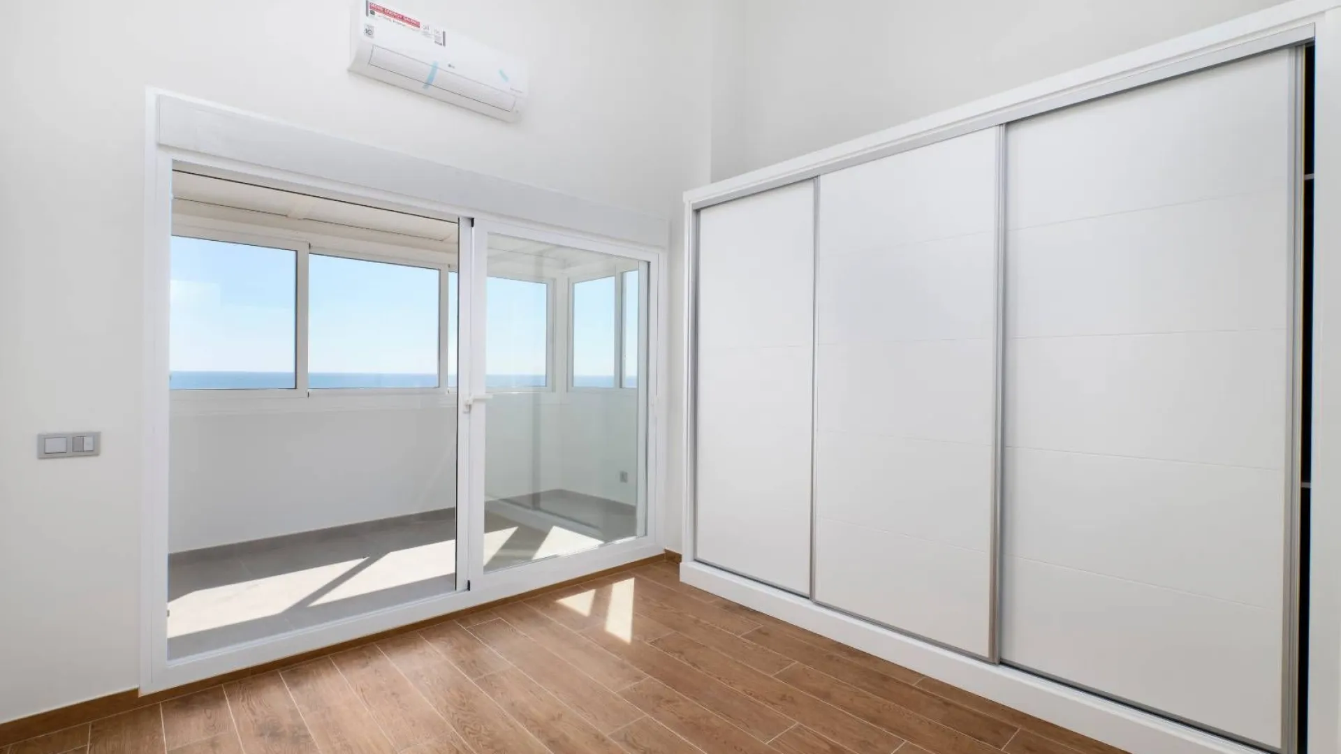 Penthouse for sale in Bahía de Estepona with 3 bedrooms