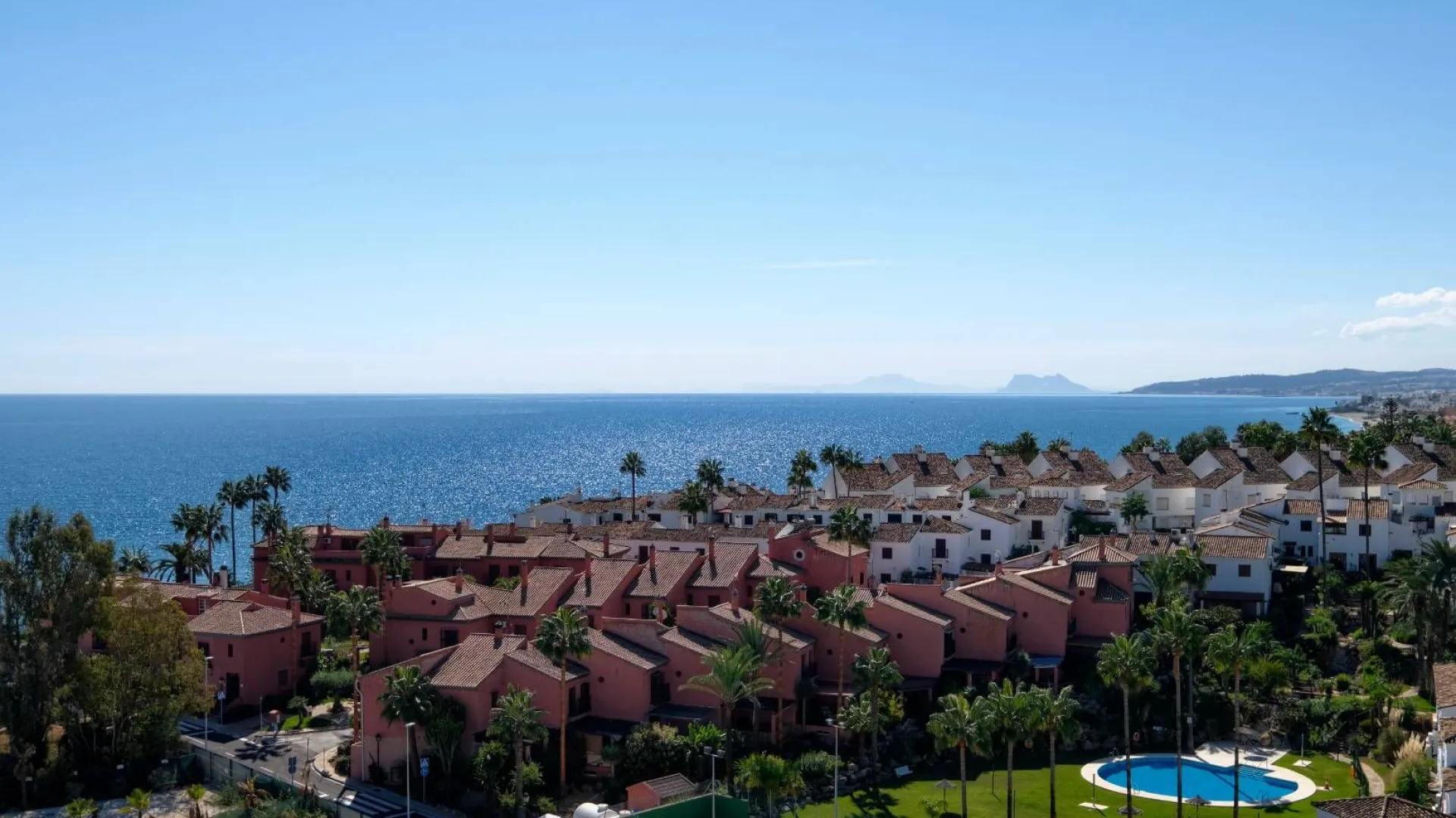 Penthouse for sale in Bahía de Estepona with 3 bedrooms