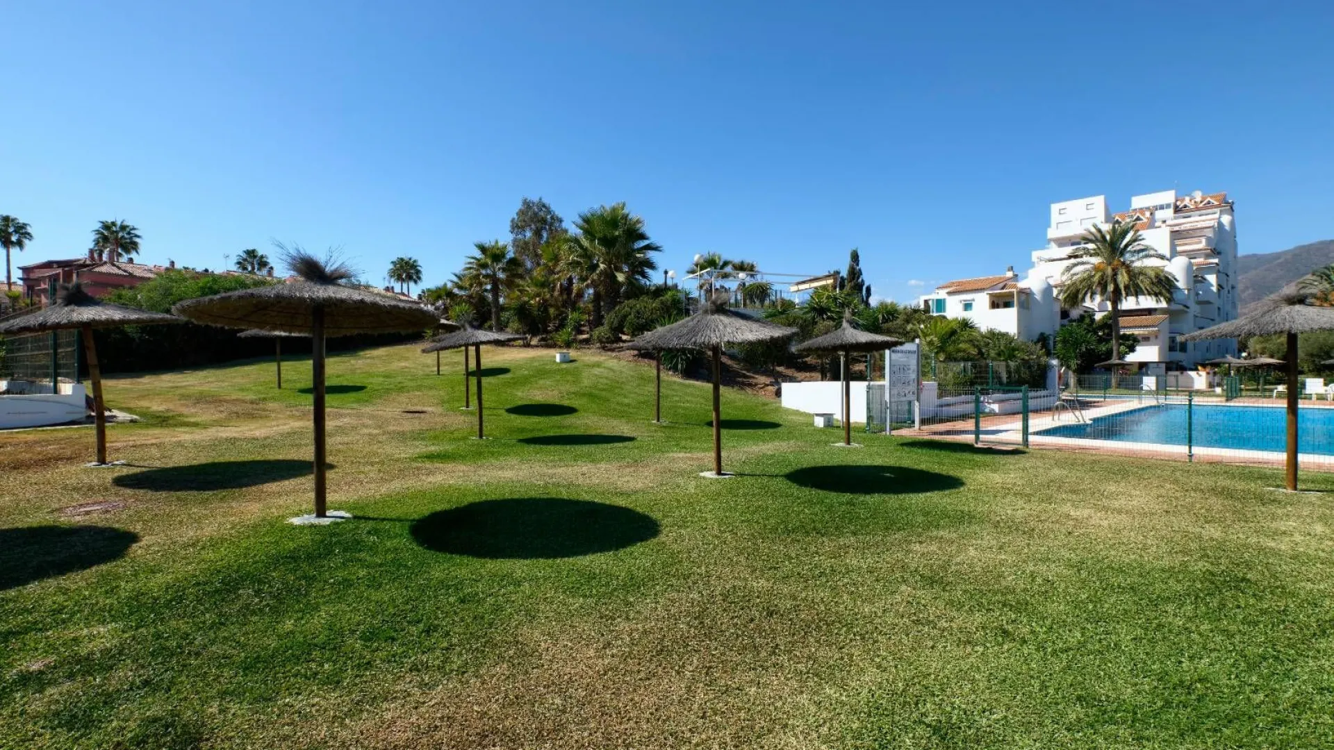 Penthouse for sale in Bahía de Estepona with 3 bedrooms