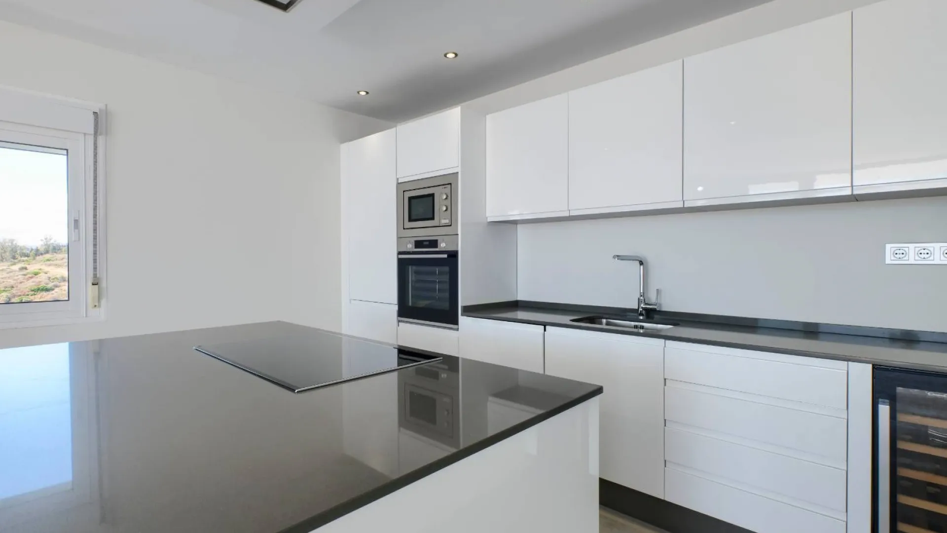 Penthouse for sale in Bahía de Estepona with 3 bedrooms