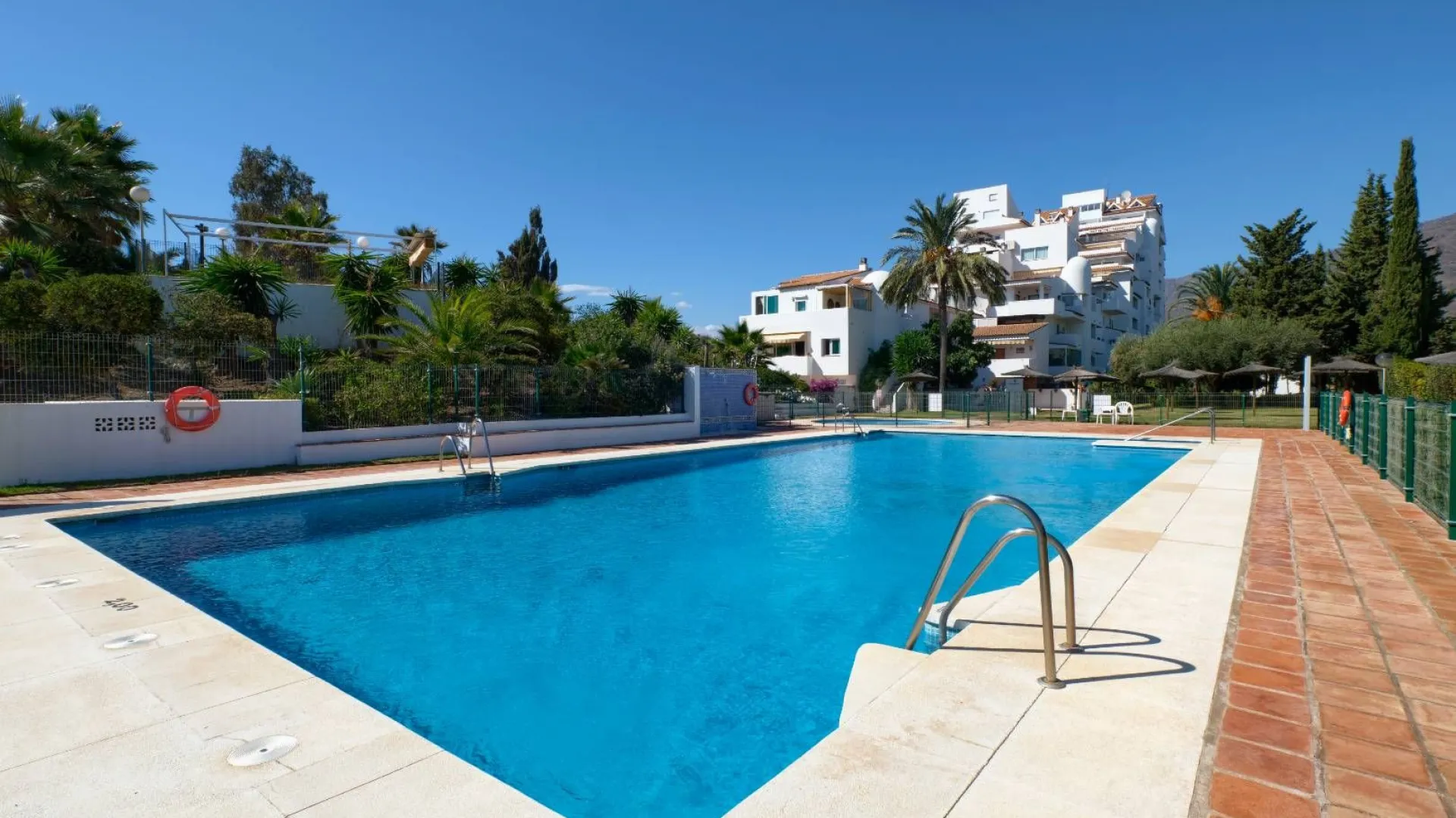 Penthouse for sale in Bahía de Estepona with 3 bedrooms