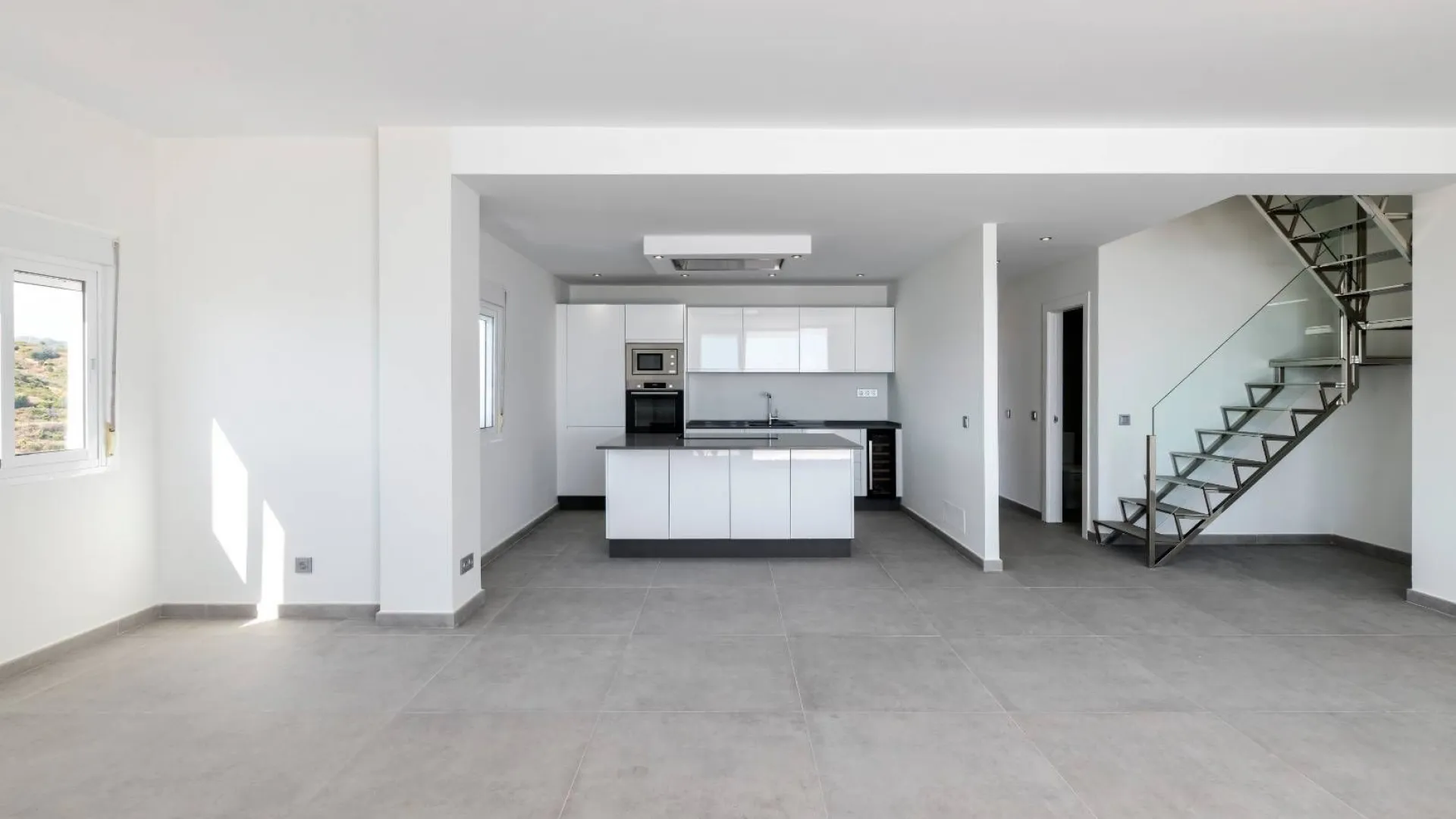 Penthouse for sale in Bahía de Estepona with 3 bedrooms