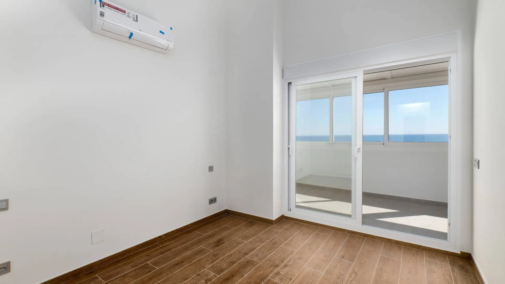 Penthouse for sale in Bahía de Estepona with 3 bedrooms