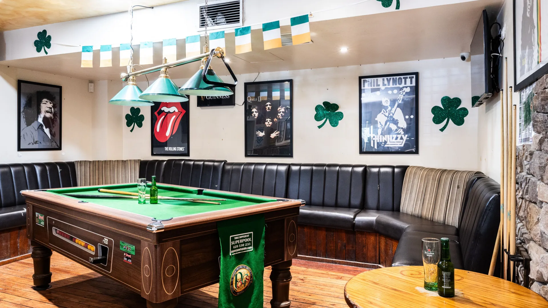 For sale commercial premises in Fuengirola Puerto with 3 bedrooms