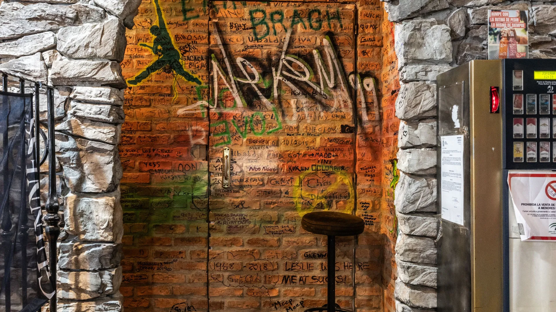 For sale commercial premises in Fuengirola Puerto with 3 bedrooms