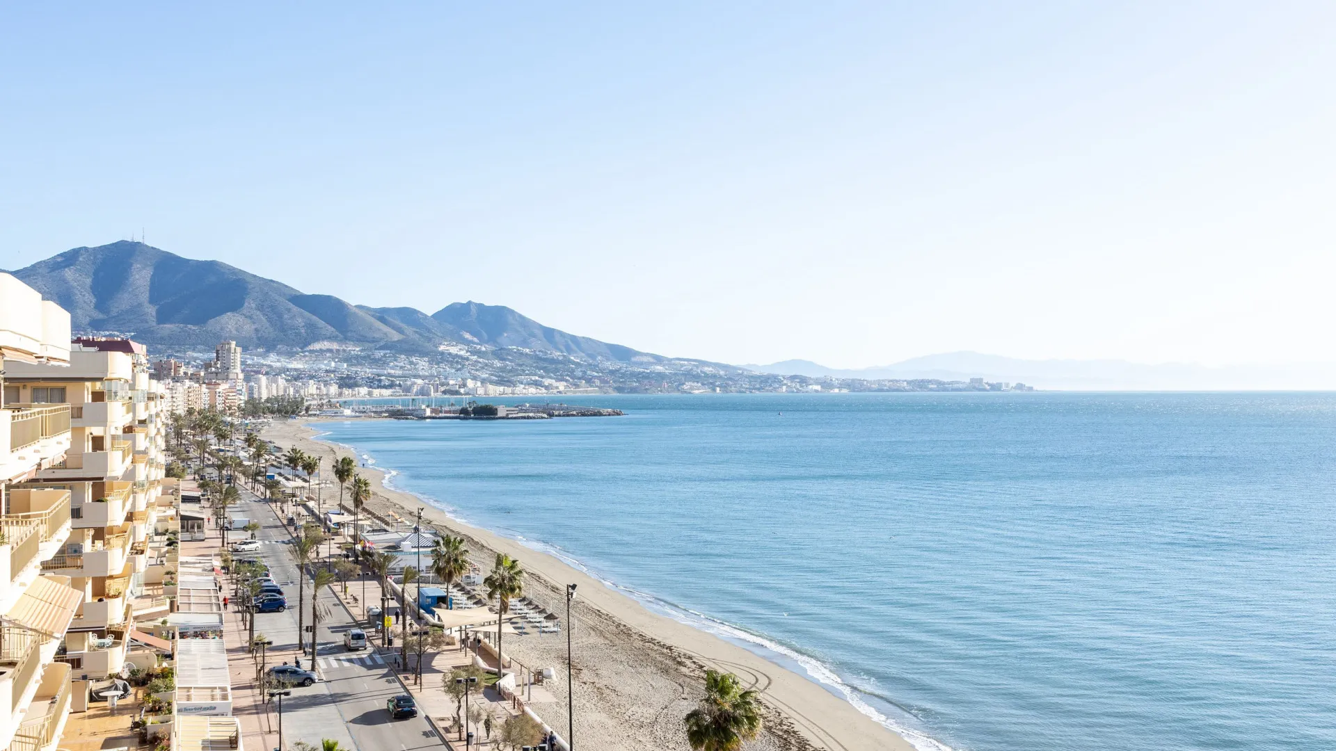 For sale commercial premises in Fuengirola Puerto with 3 bedrooms