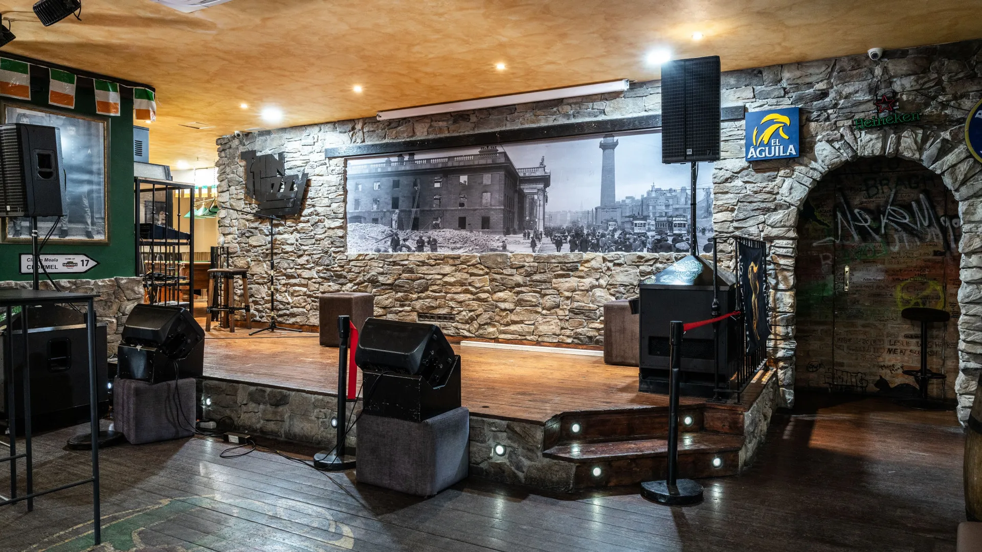 For sale commercial premises in Fuengirola Puerto with 3 bedrooms