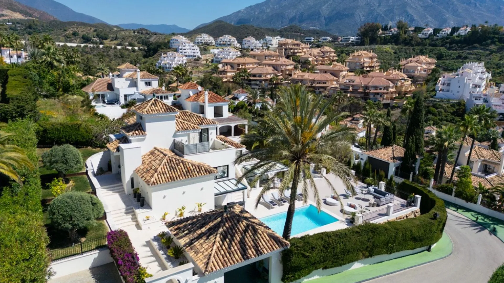 Nueva Andalucia, villa a la venta de 5 dormitorios
