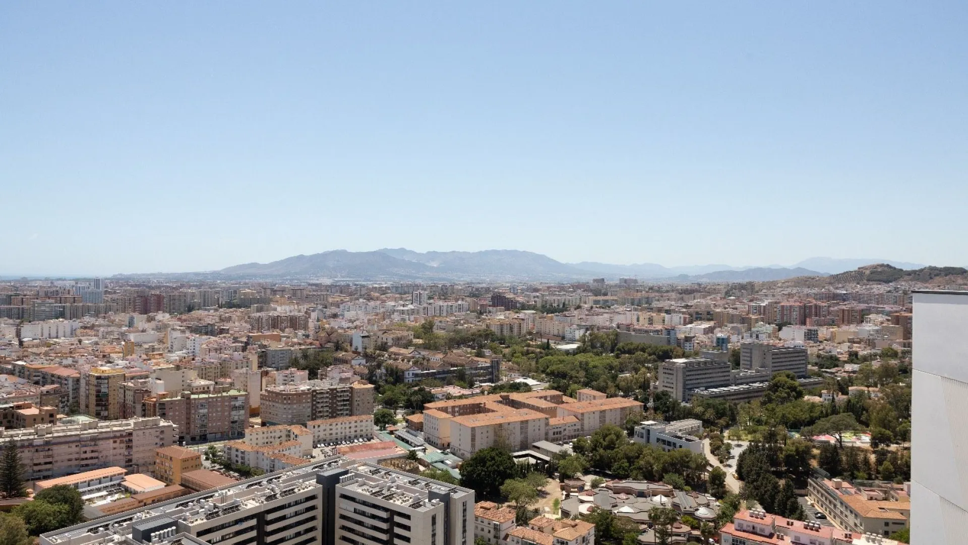 Apartamento de 3 dormitorios a la venta en Malaga