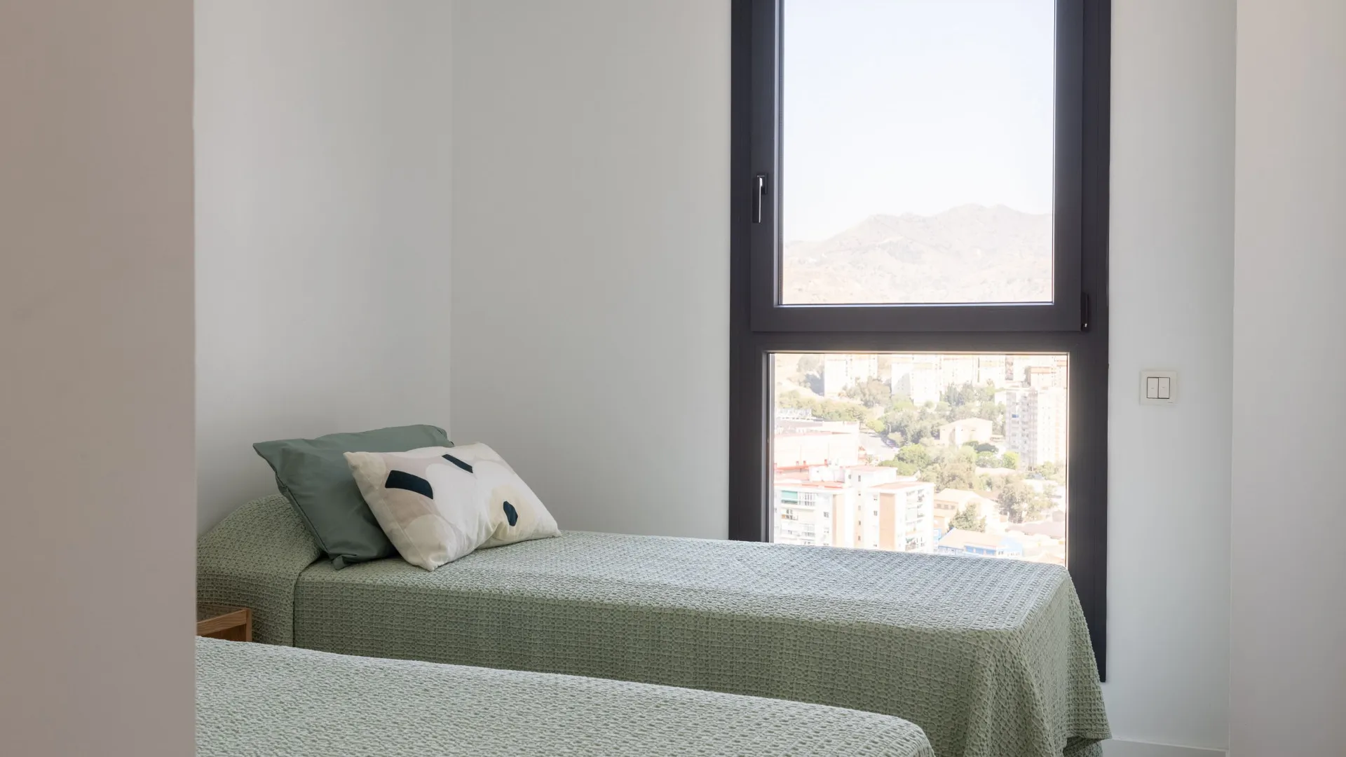 Apartamento de 3 dormitorios a la venta en Malaga