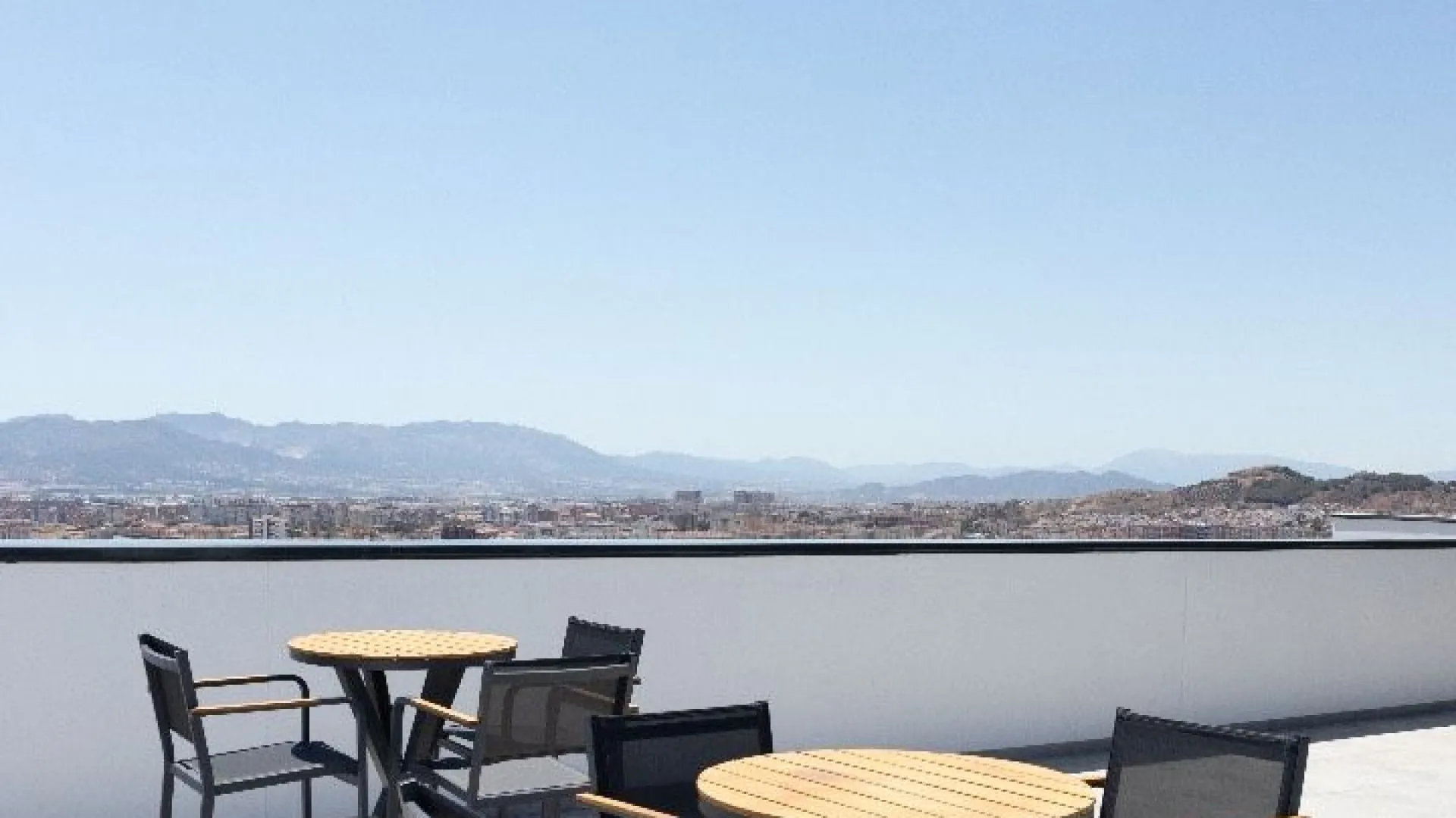 Apartamento de 3 dormitorios a la venta en Malaga