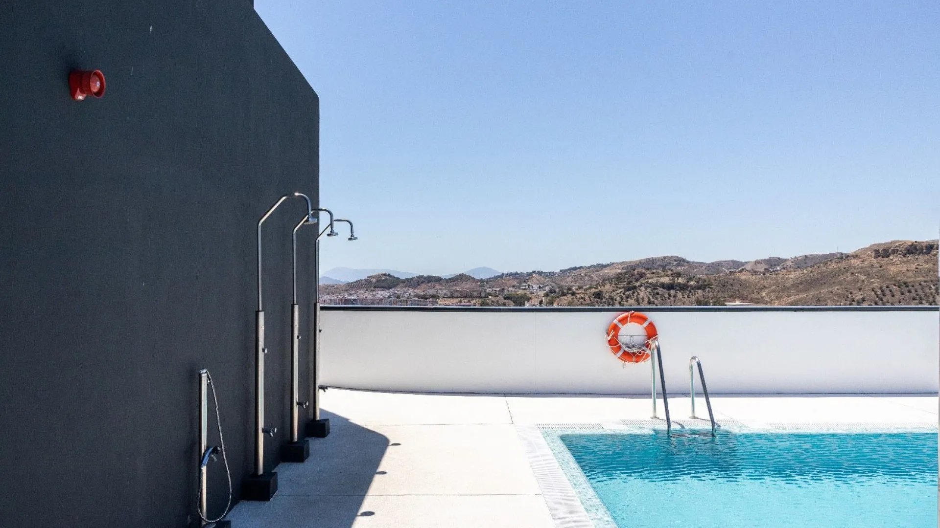 Apartamento de 3 dormitorios a la venta en Malaga