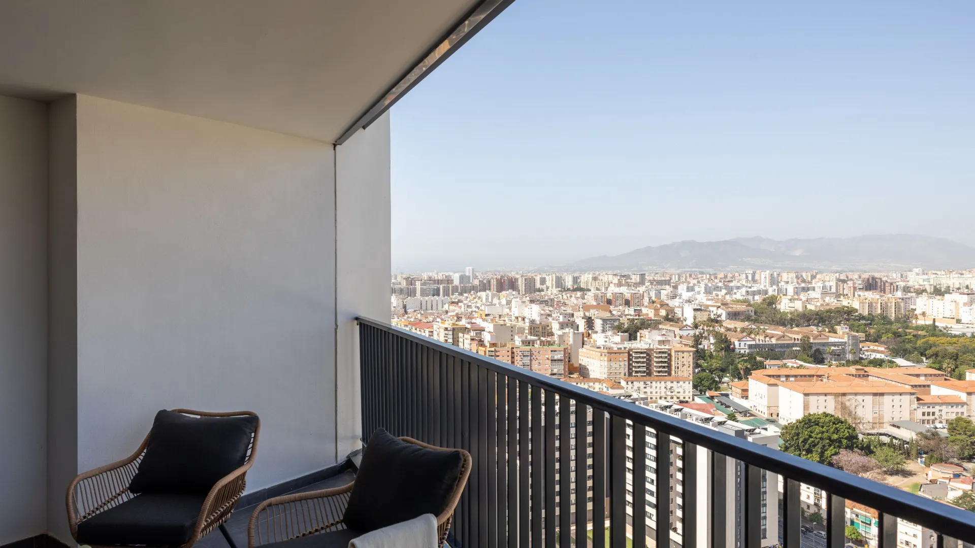 Apartamento de 3 dormitorios a la venta en Malaga