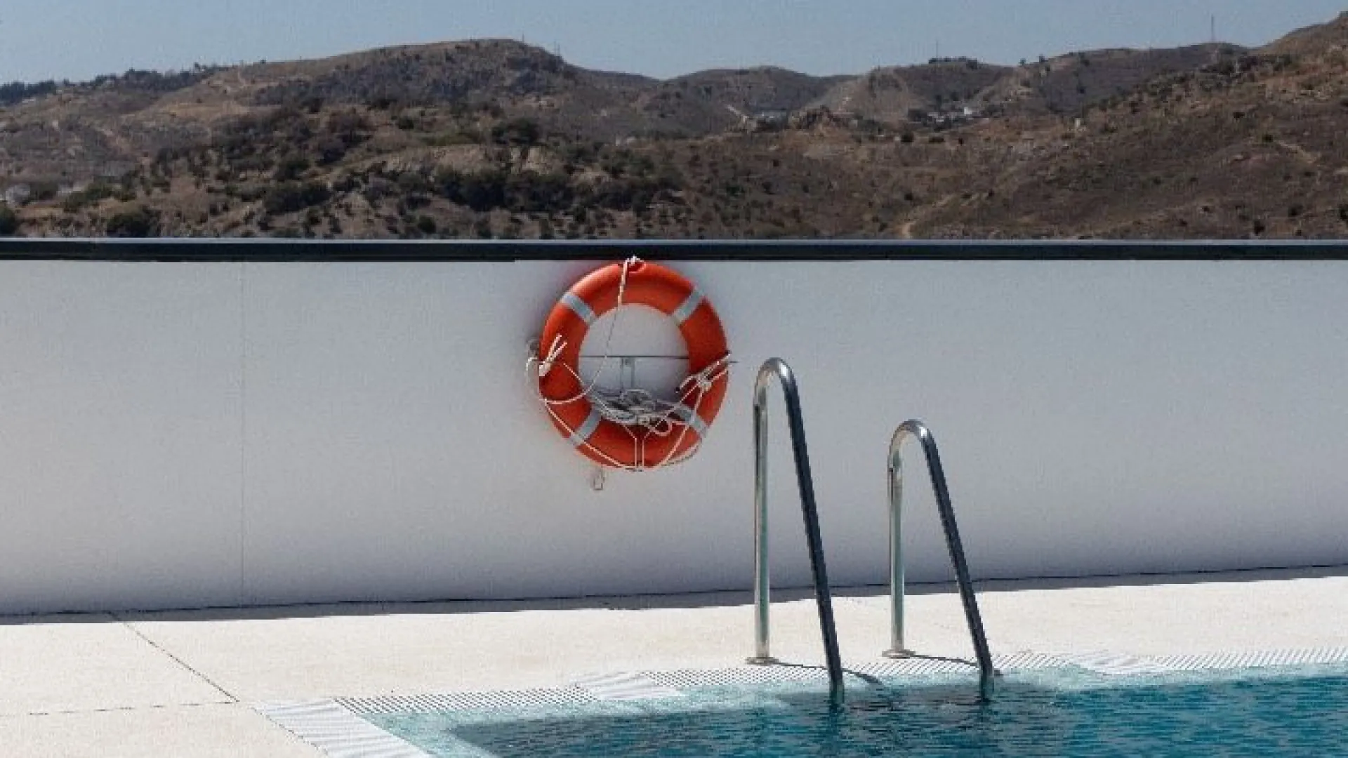 Apartamento de 3 dormitorios a la venta en Malaga