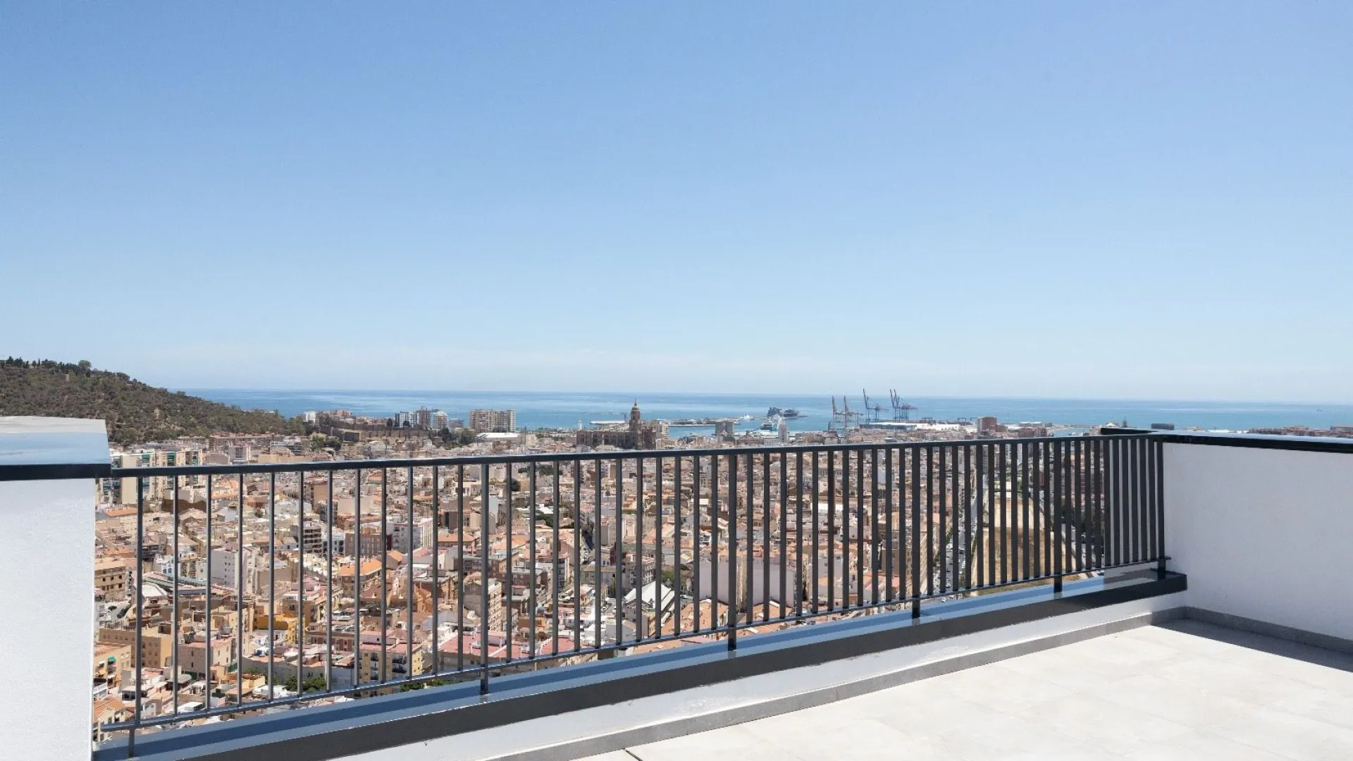 Apartamento de 3 dormitorios a la venta en Malaga