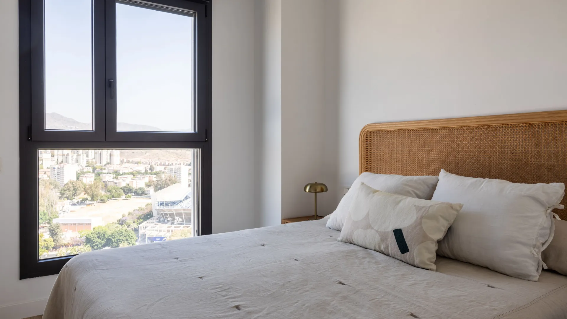 Apartamento de 3 dormitorios a la venta en Malaga