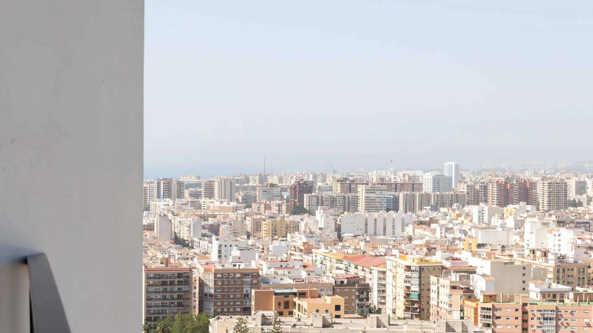 Apartamento de 3 dormitorios a la venta en Malaga