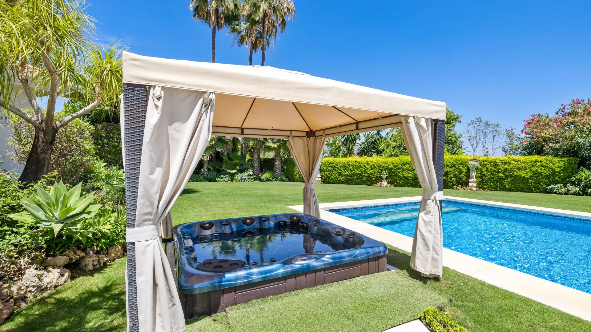 Villa a la venta en Nueva Andalucia