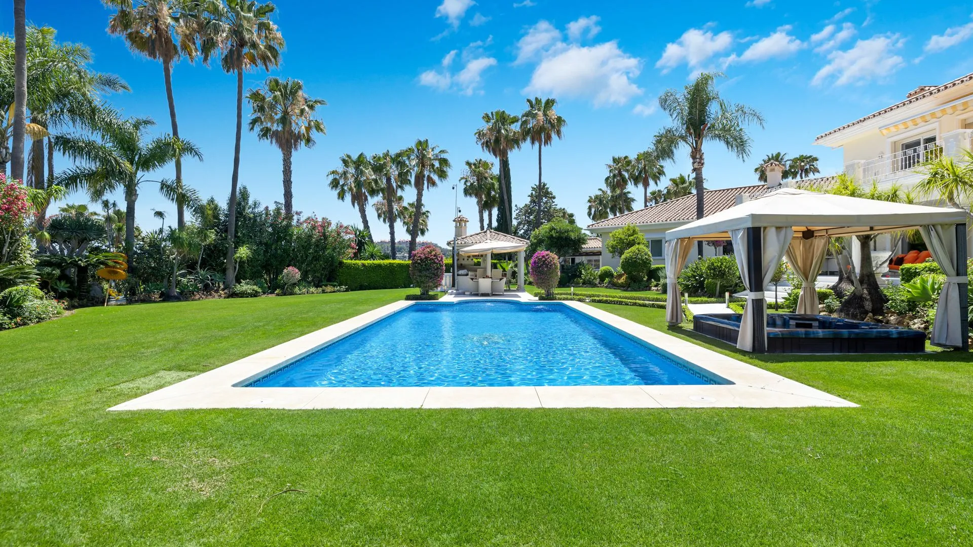 Villa a la venta en Nueva Andalucia