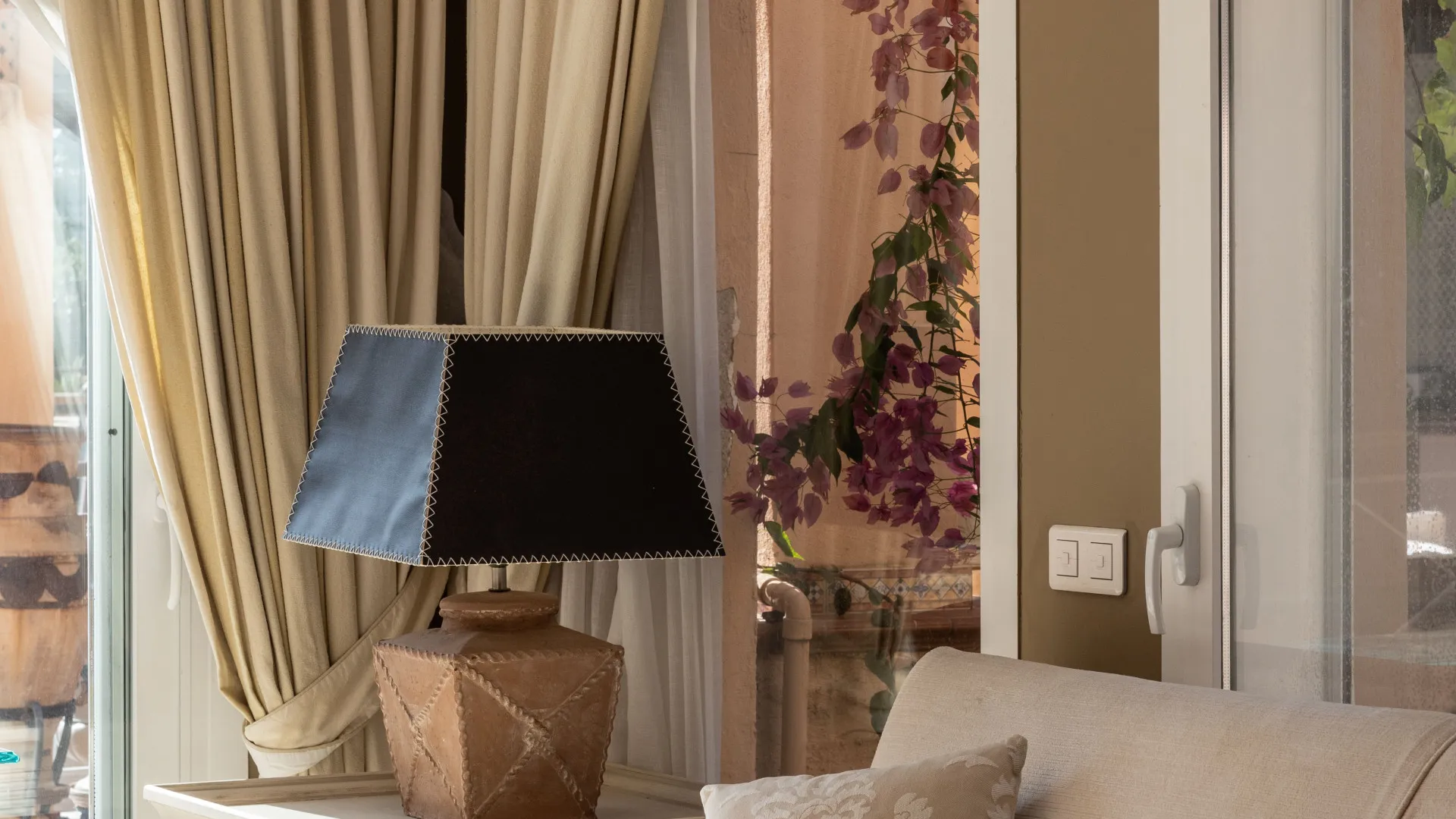 Buy villa in Estepona East