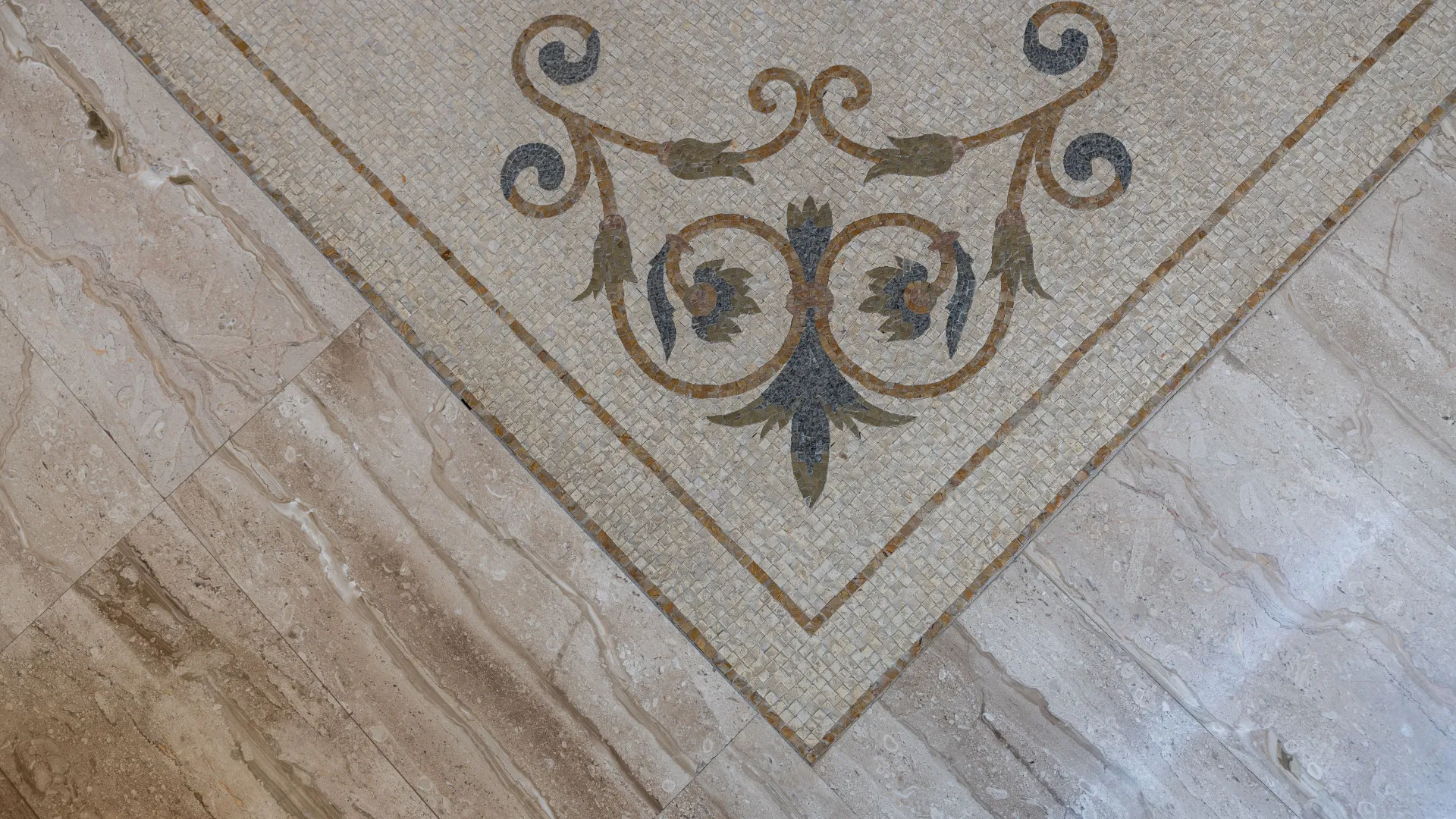 Buy villa in Estepona East