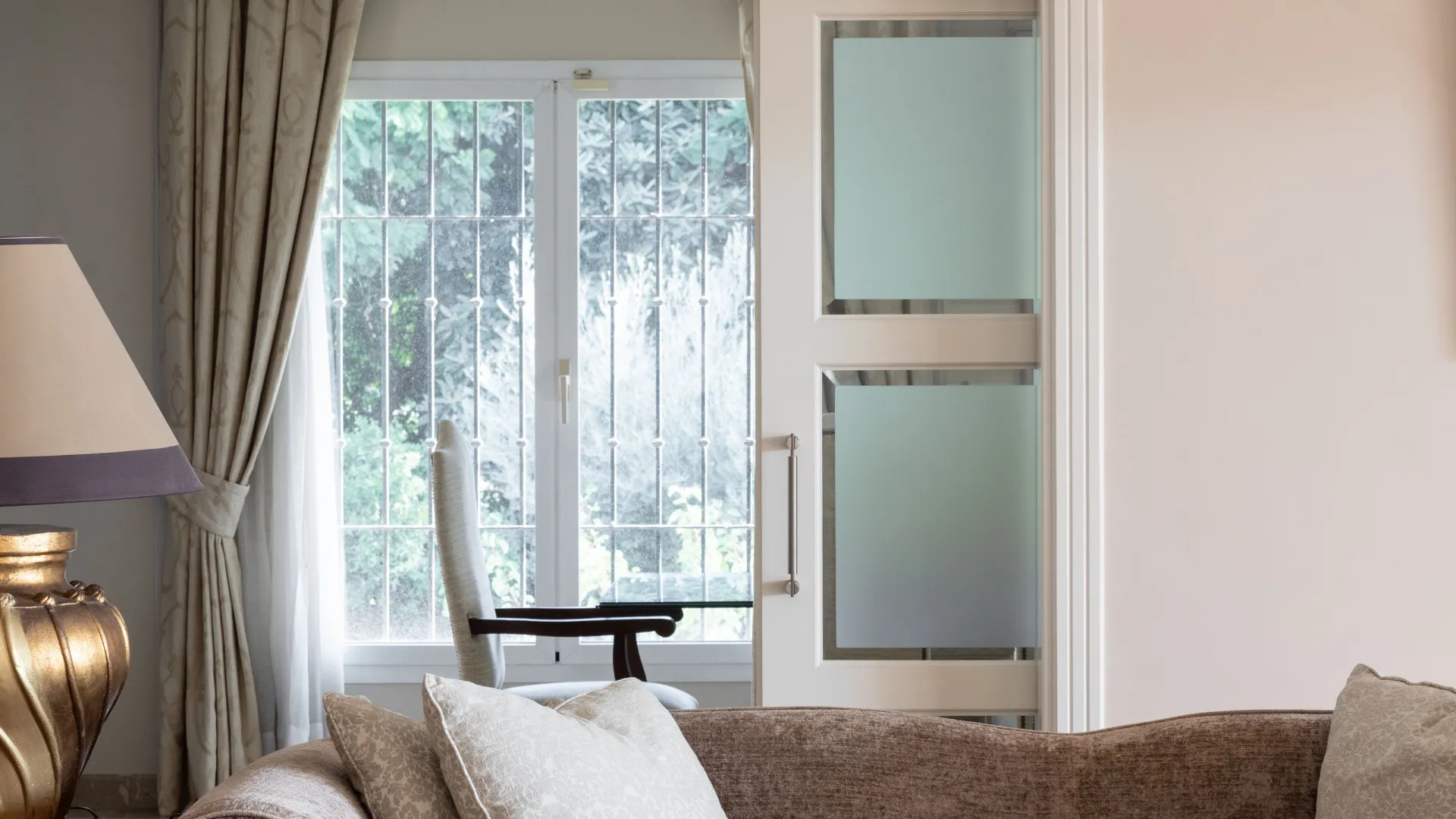 Buy villa in Estepona East