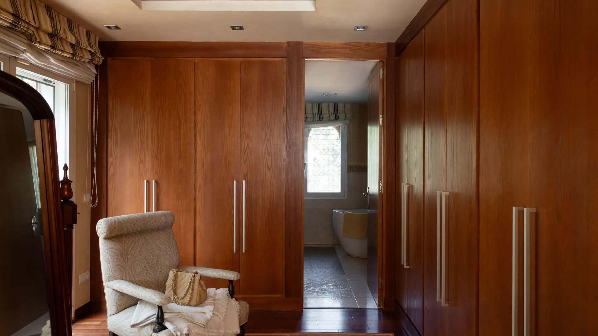 Buy villa in Estepona East