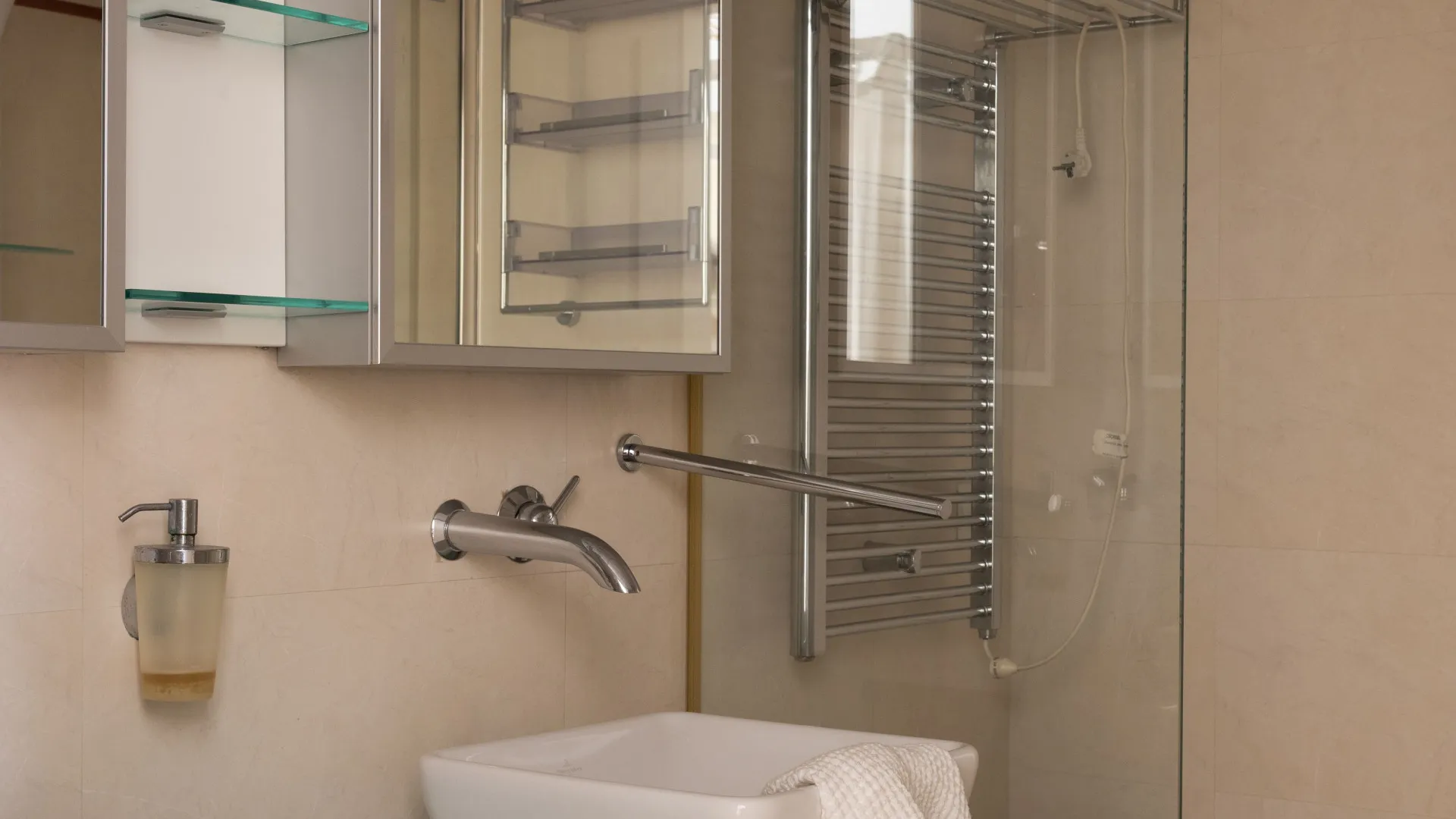 Buy villa in Estepona East